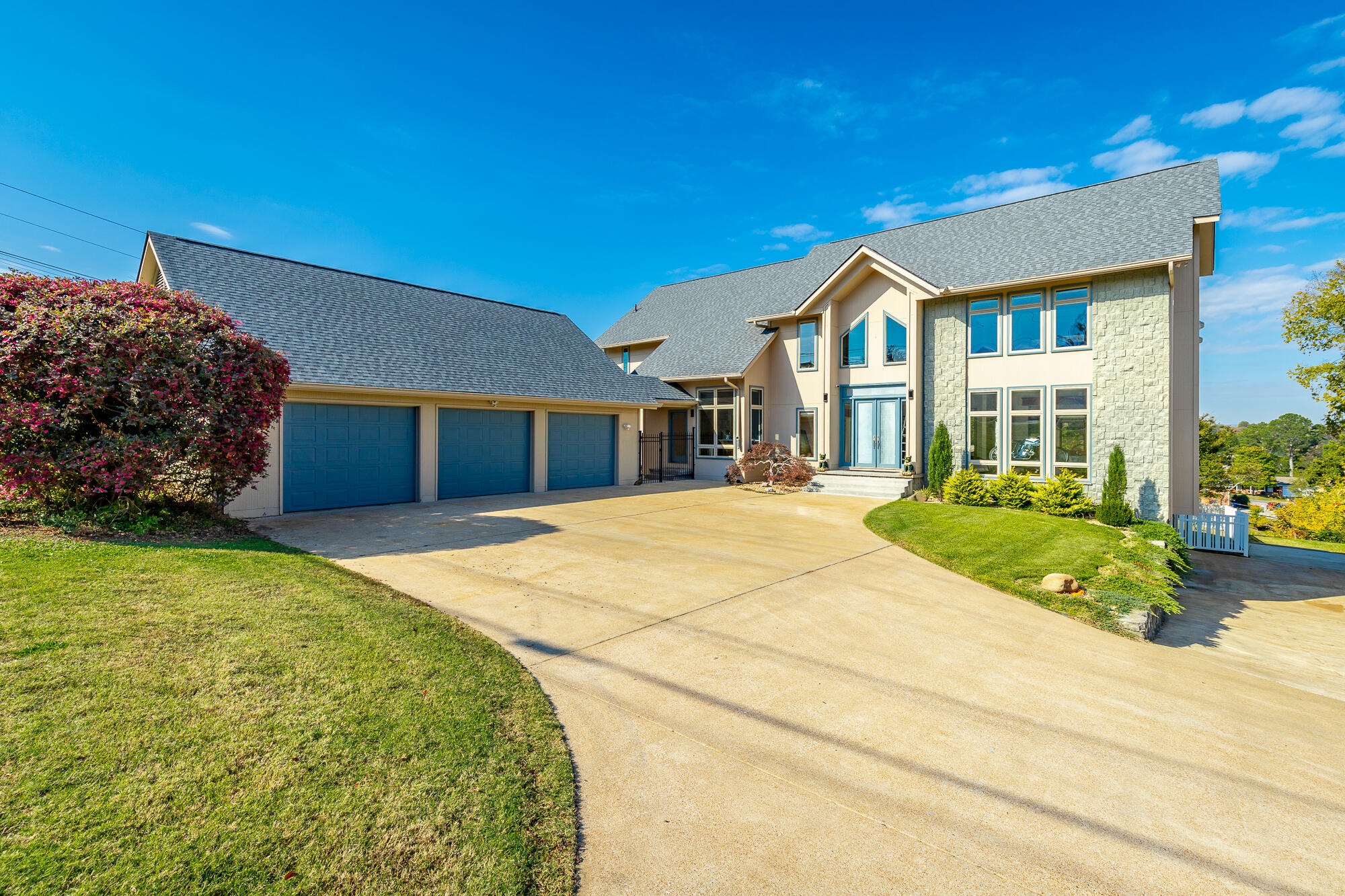 1211 Panorama Dr