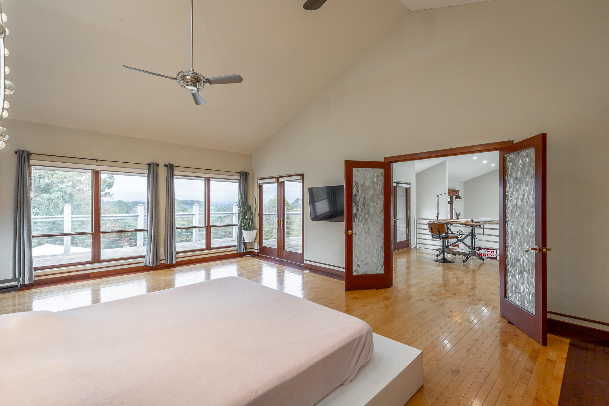 1211 Panorama Dr