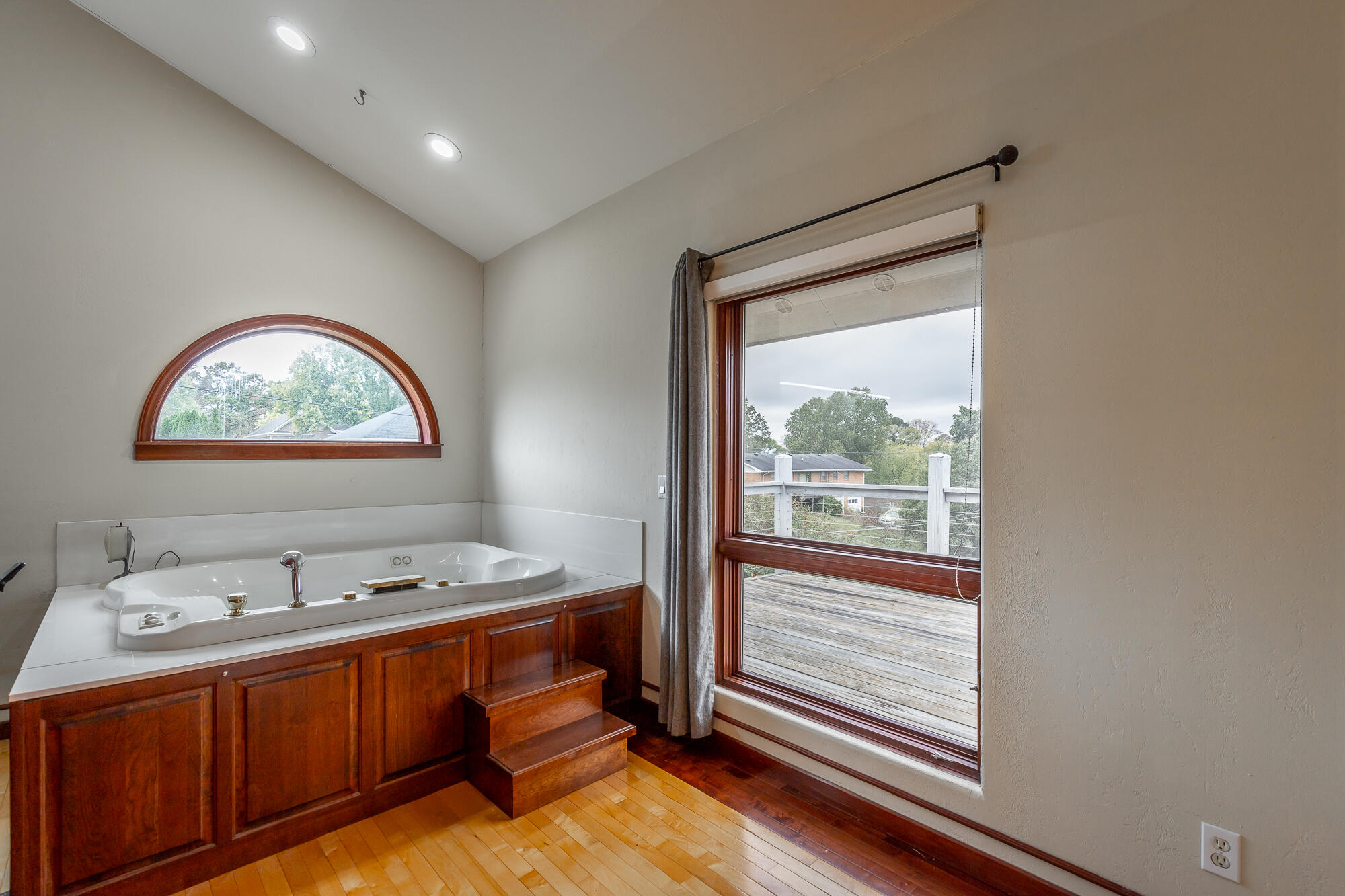 1211 Panorama Dr
