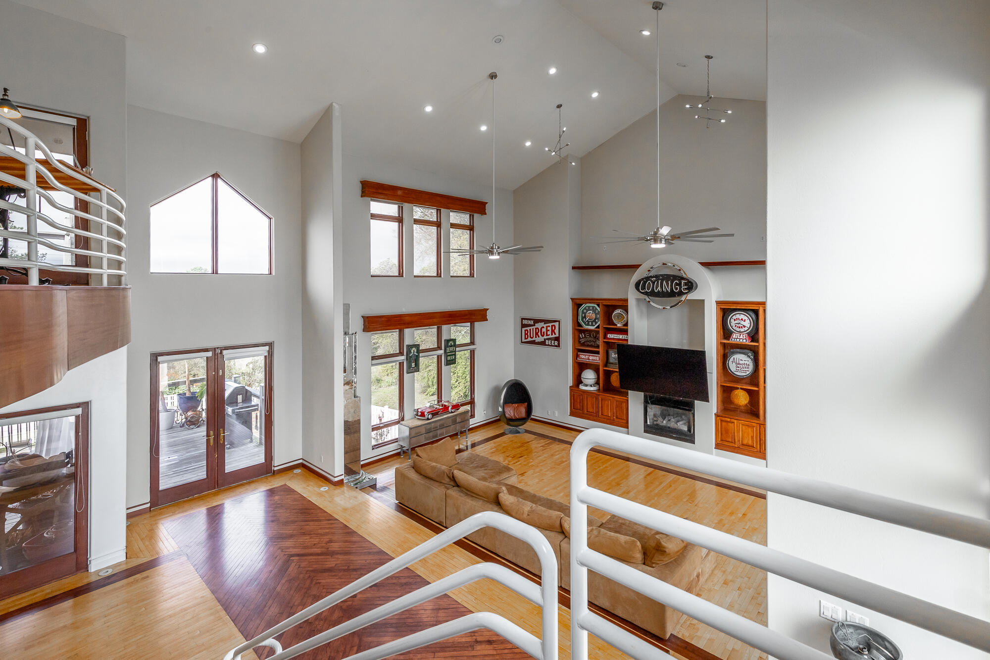 1211 Panorama Dr