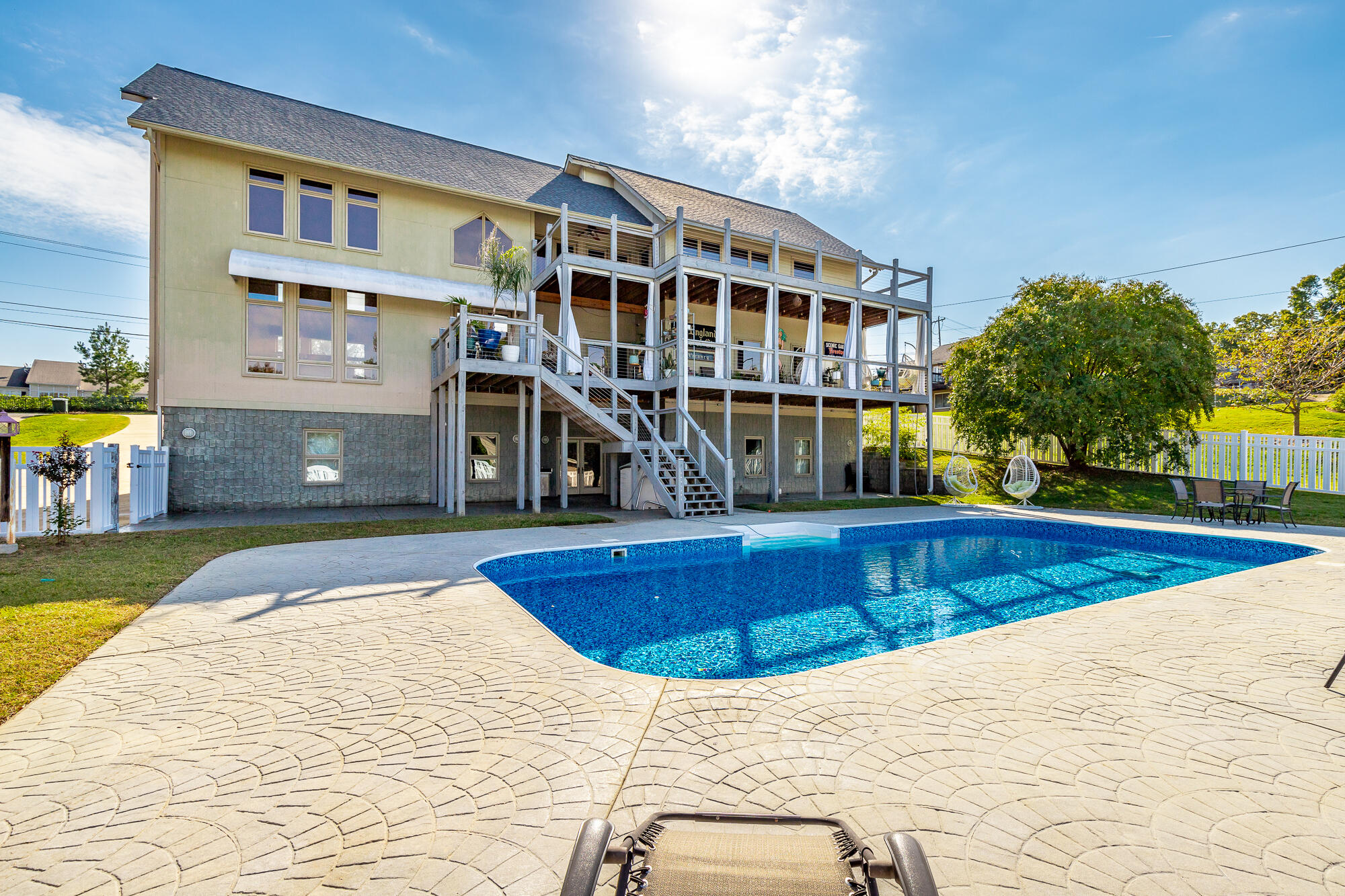 1211 Panorama Dr