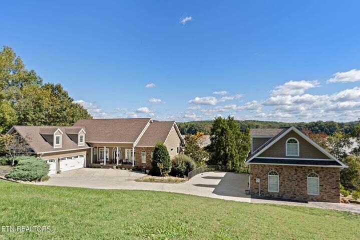 234 Pin Oak Drive