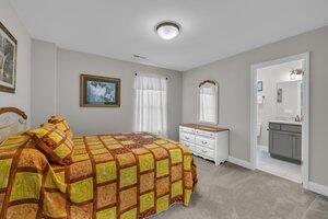 575 NE Bellingham Drive