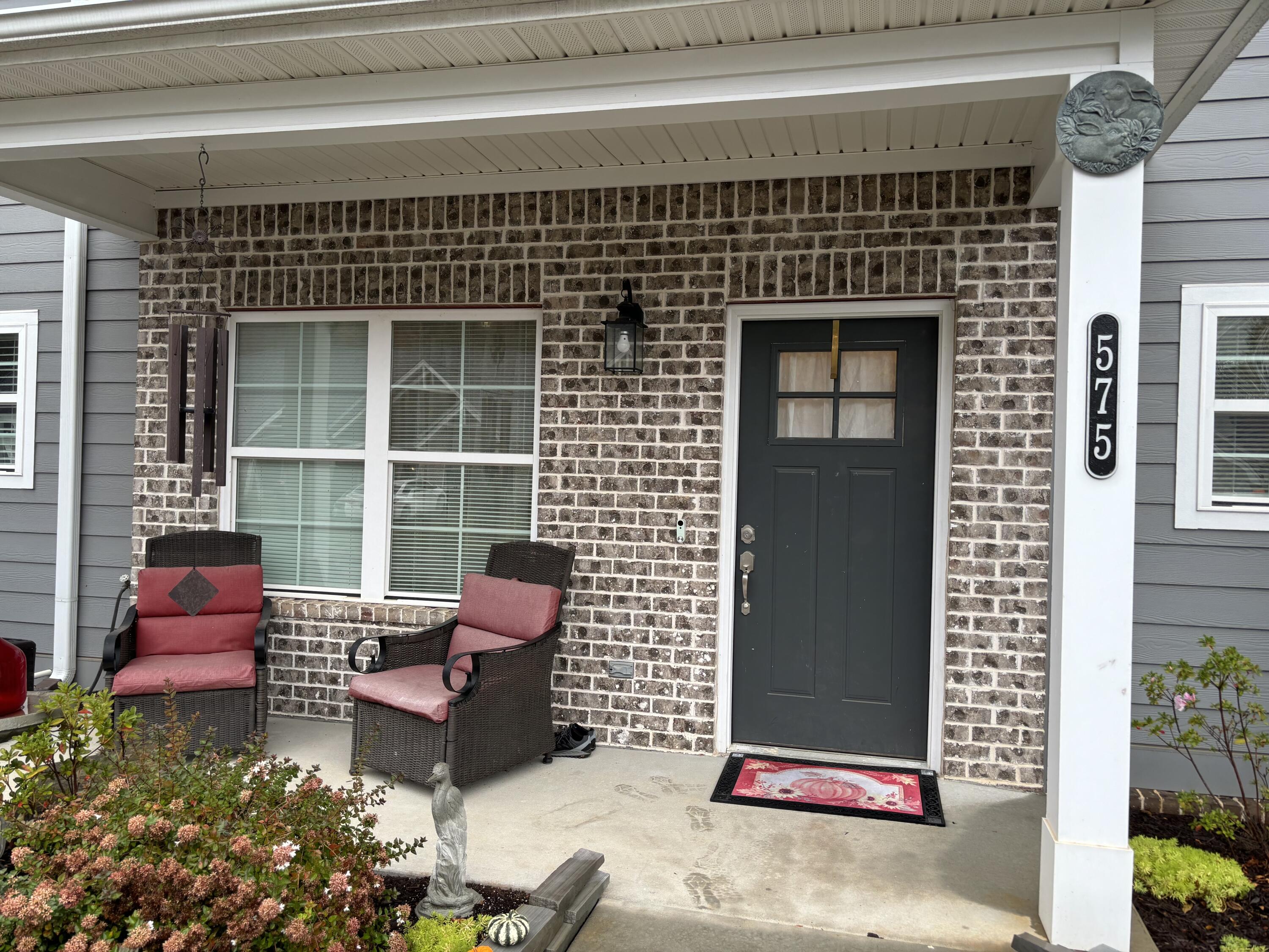 575 NE Bellingham Drive