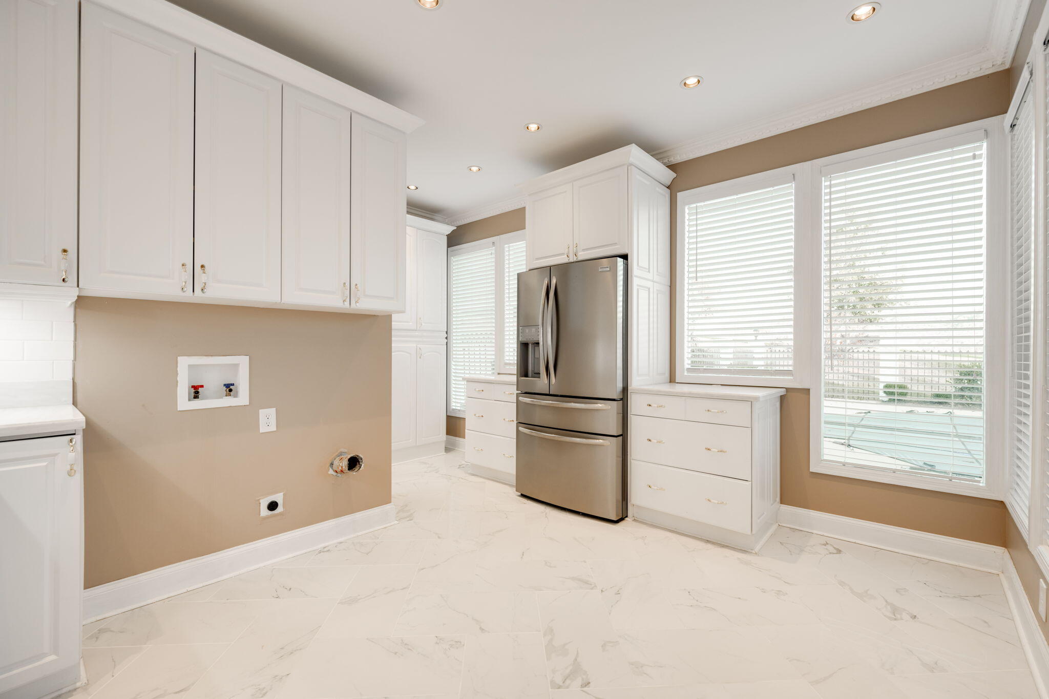 8304 Heron Cir