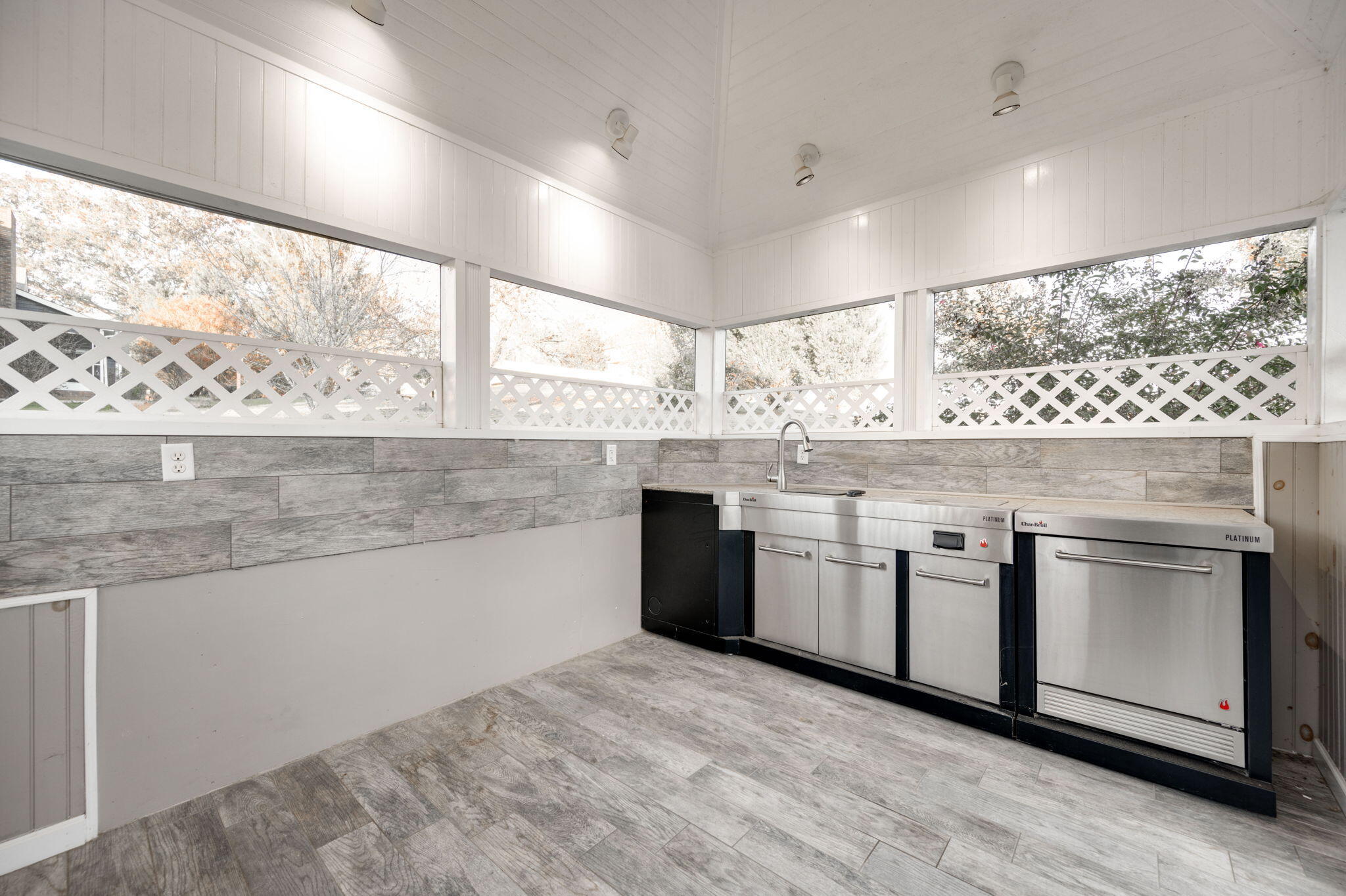 8304 Heron Cir