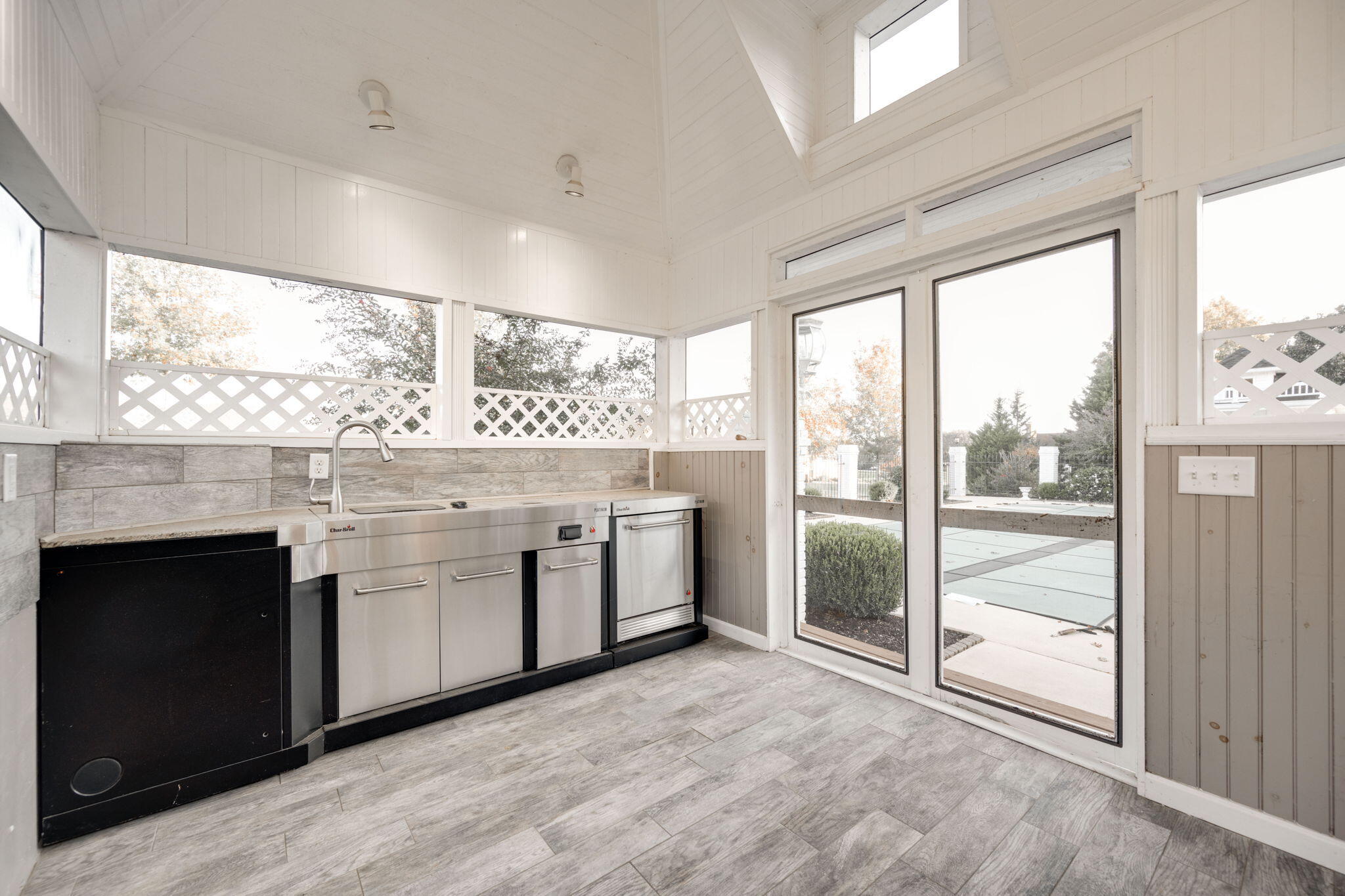8304 Heron Cir
