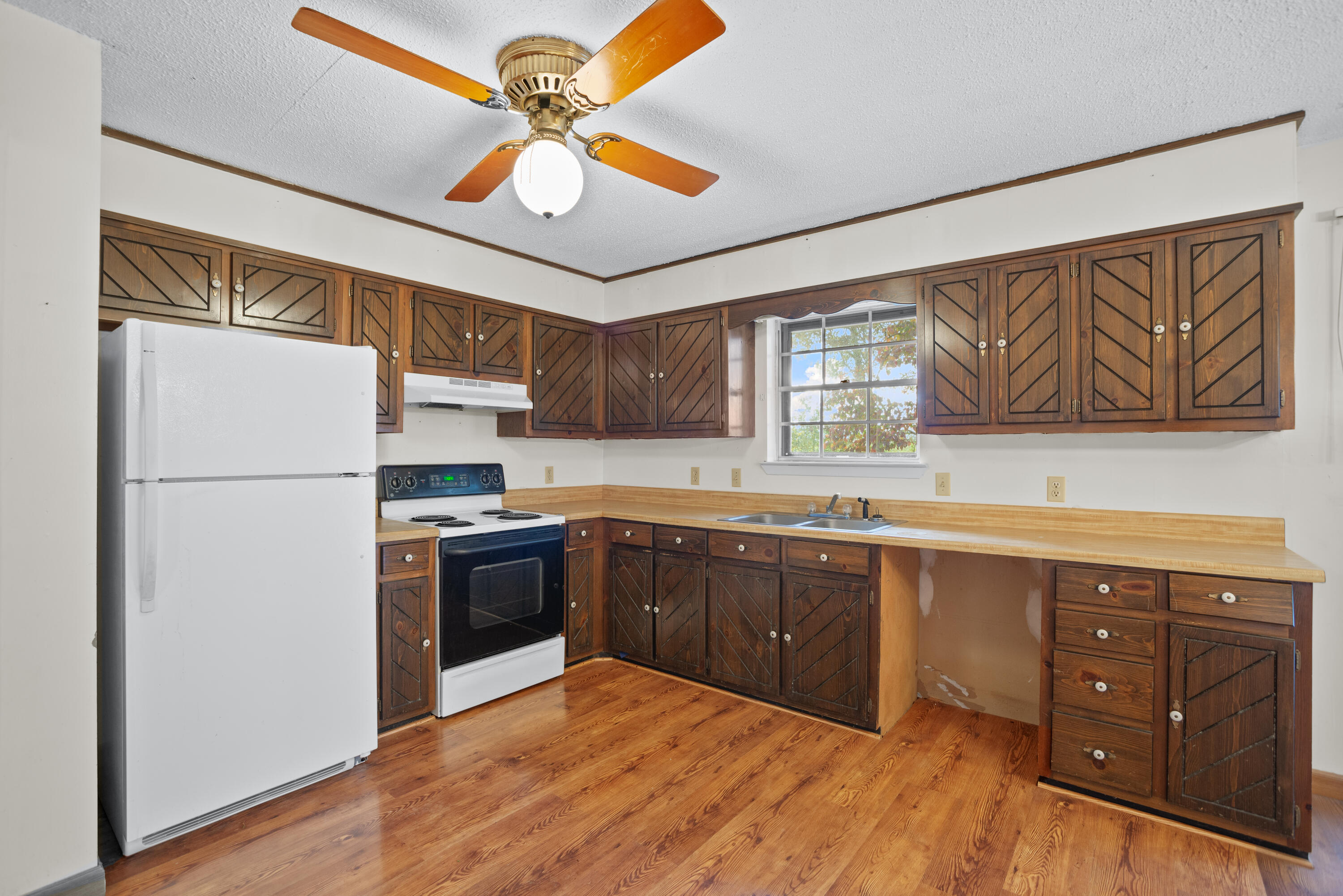 844 Mountain Leaf Drive