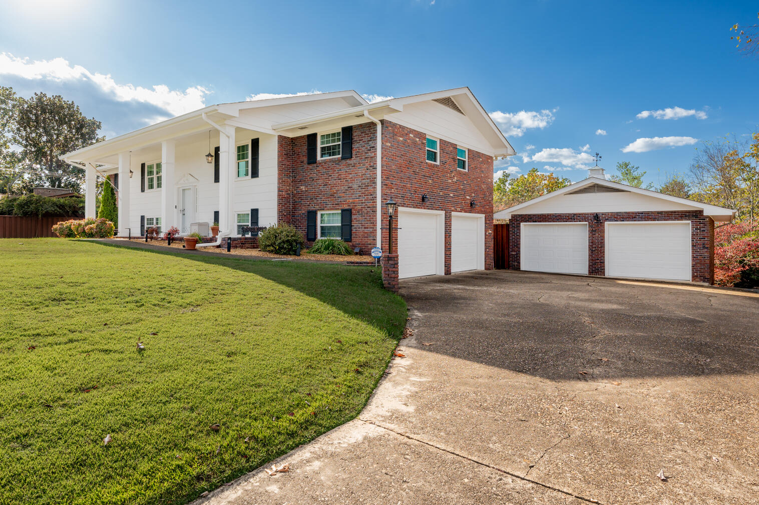 5807 Crestview Drive