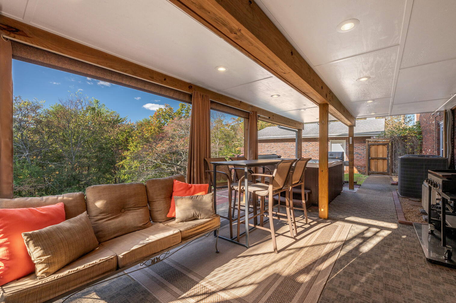 5807 Crestview Drive