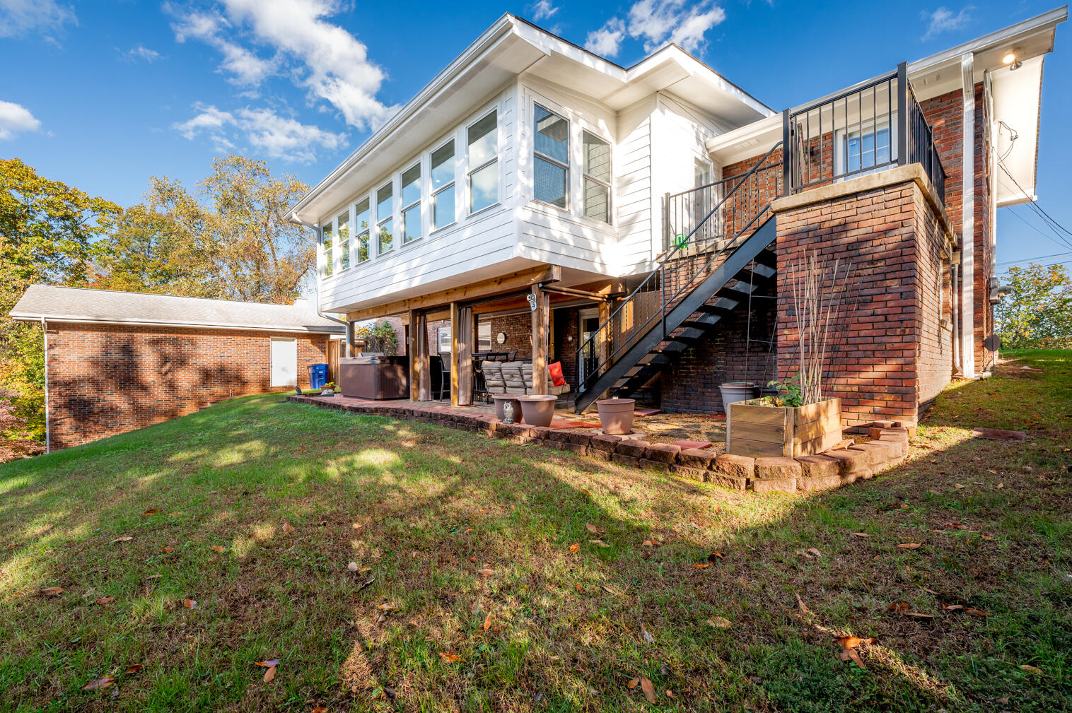 5807 Crestview Drive