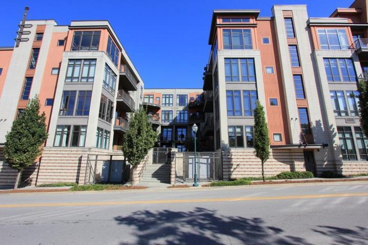 129 Walnut Street, #111