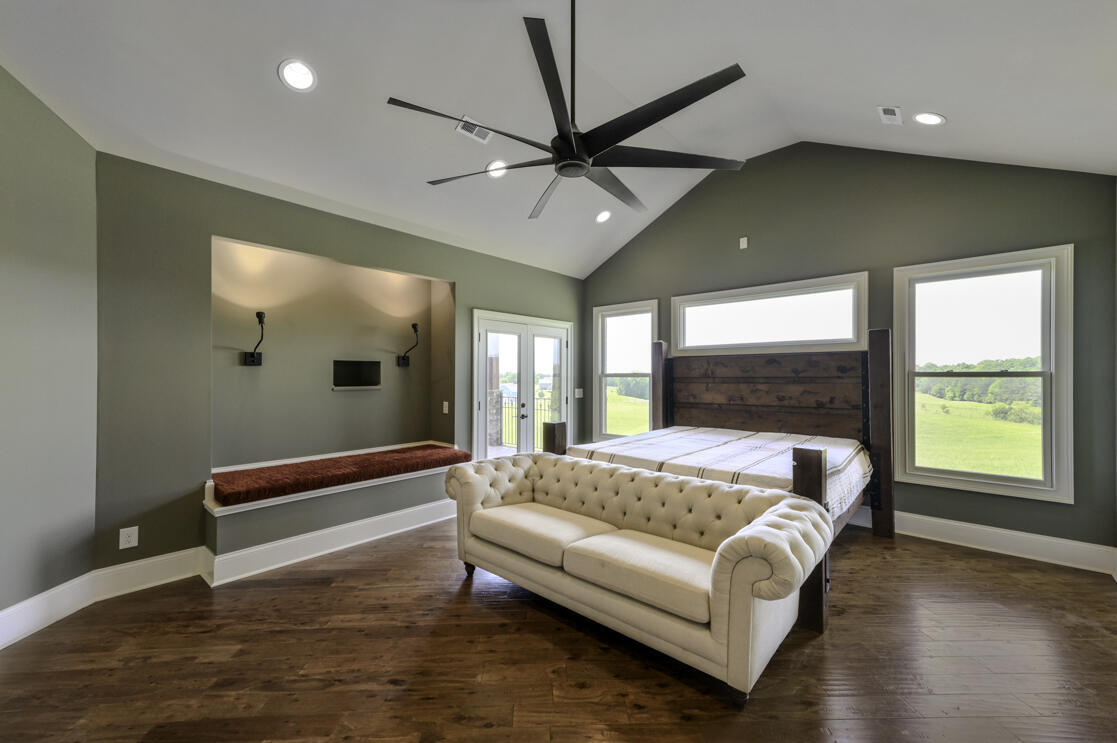 10677 Quarter Horse Lane