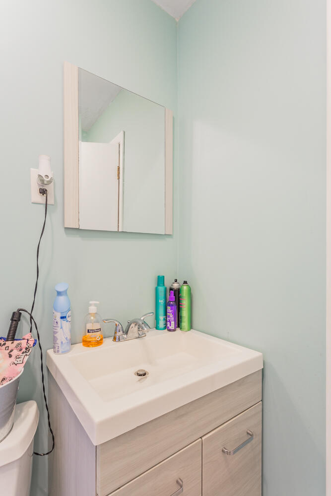 18 Center Grove Road