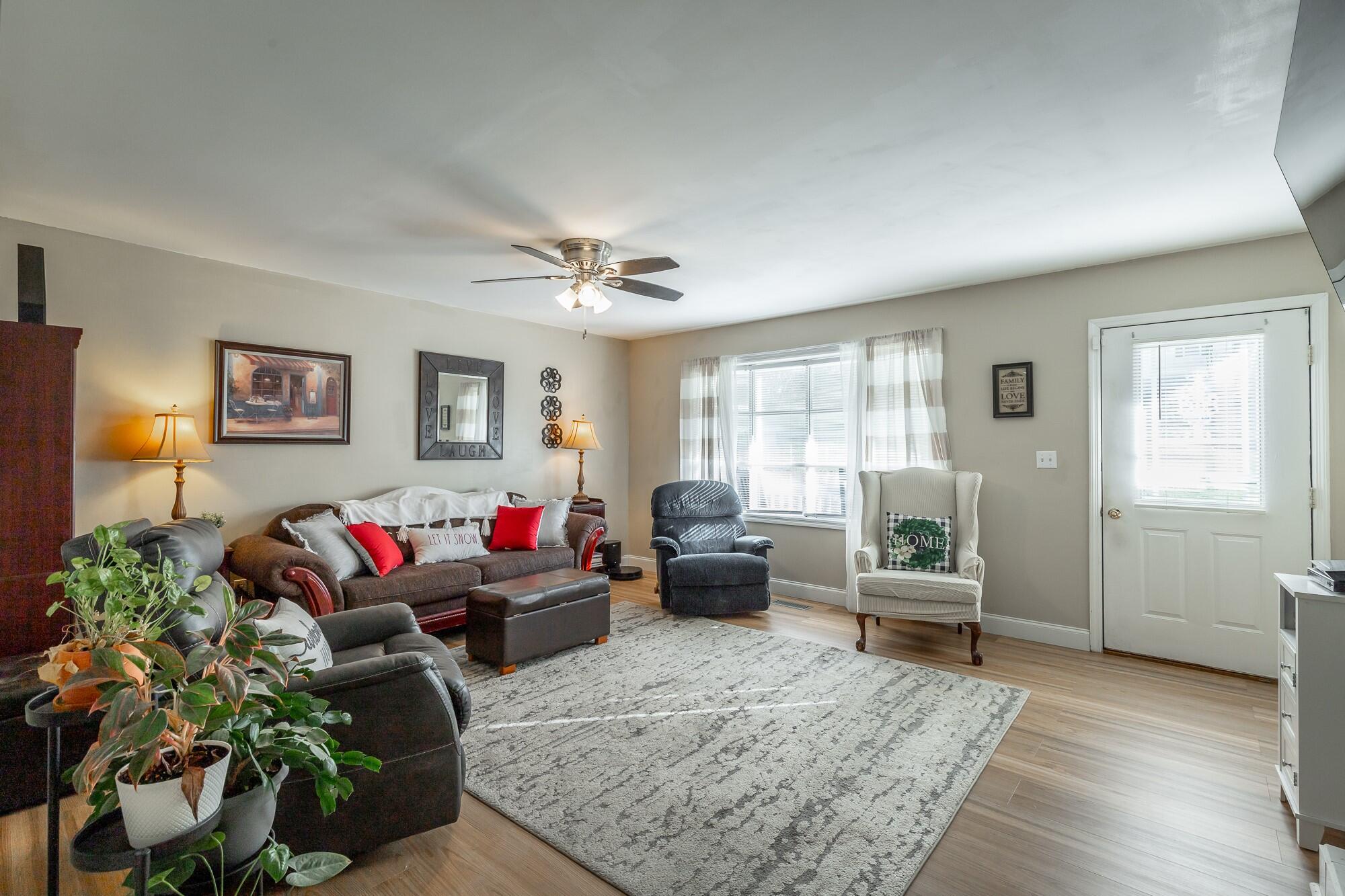 207 Smoketree Circle