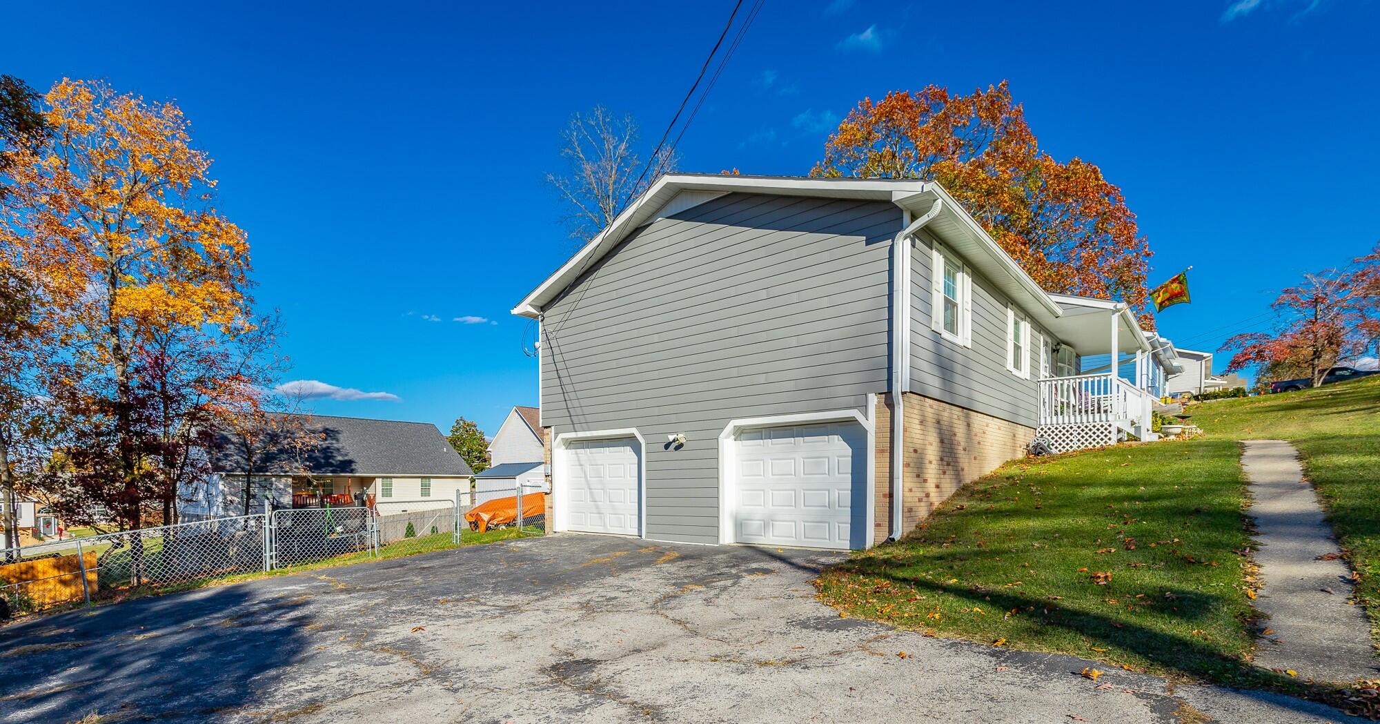 207 Smoketree Circle