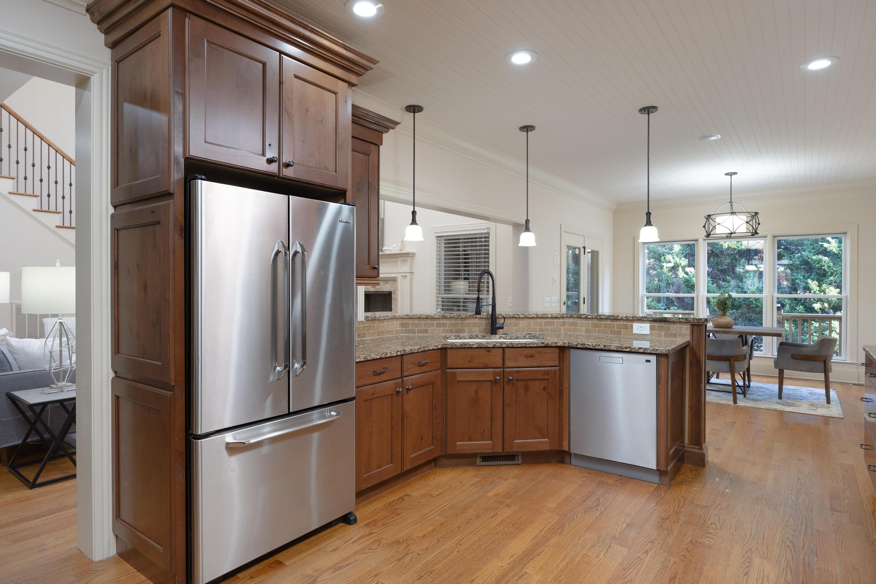 3298 Reflecting Drive