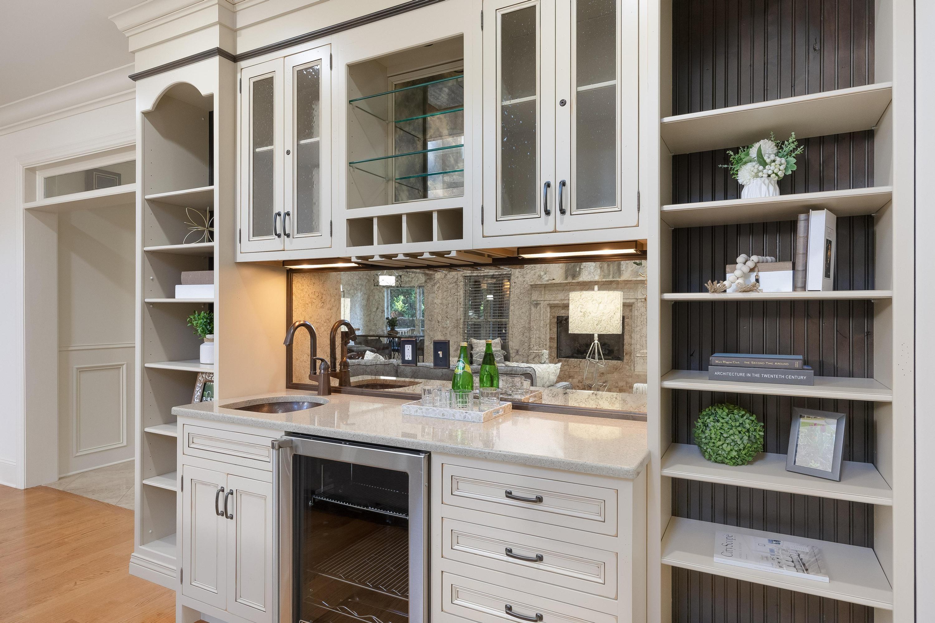 3298 Reflecting Drive