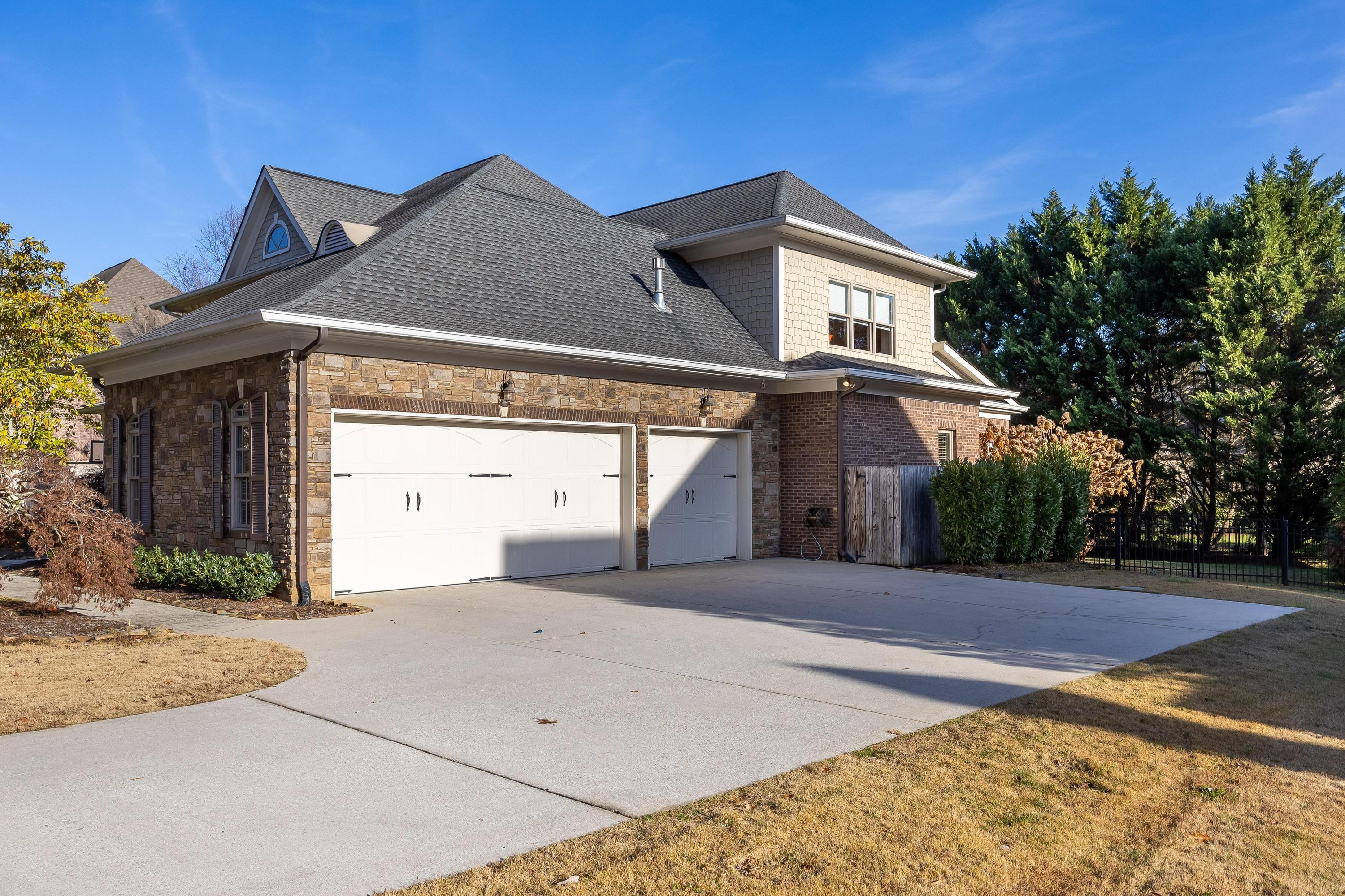 3298 Reflecting Drive