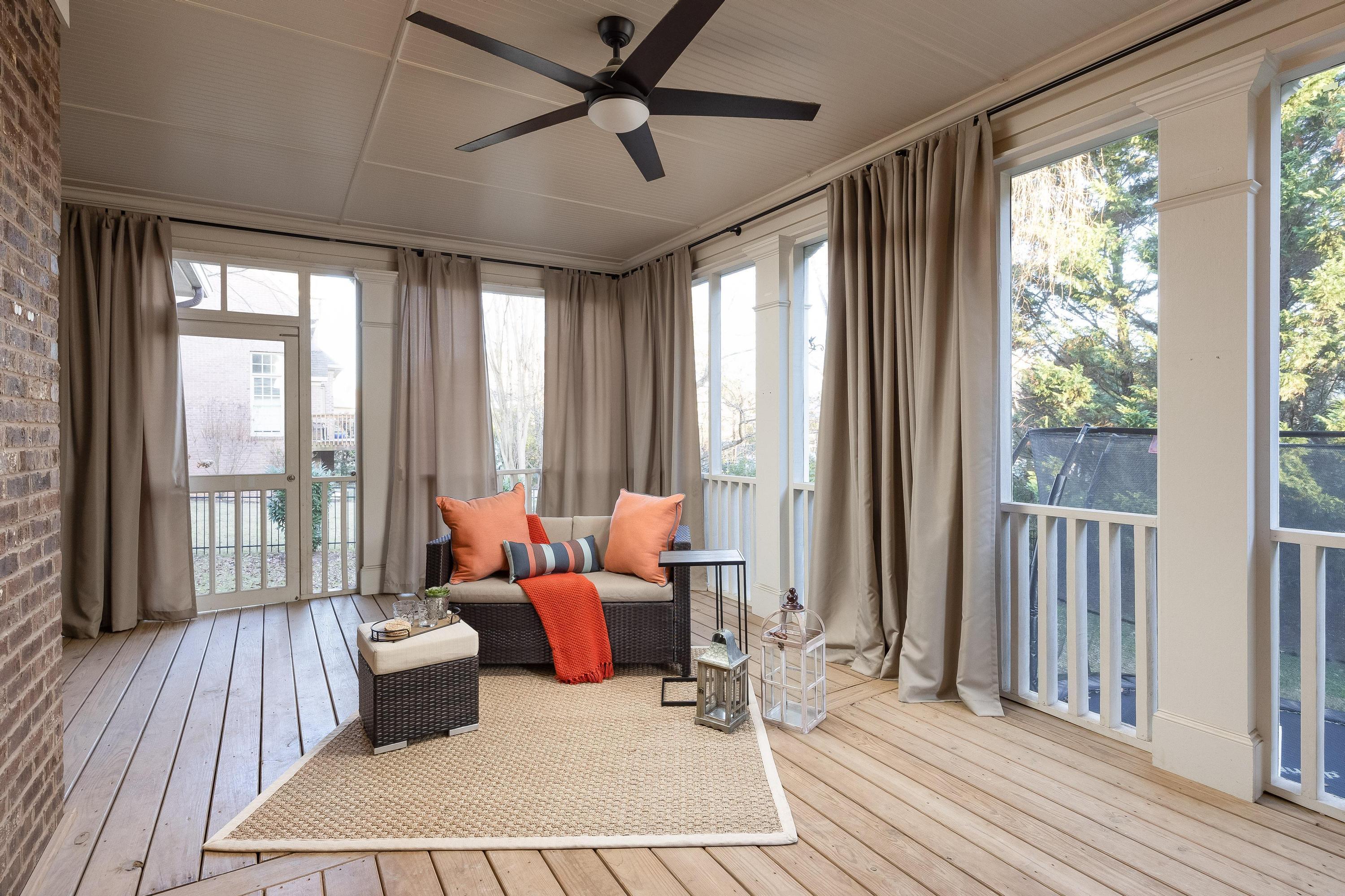 3298 Reflecting Drive