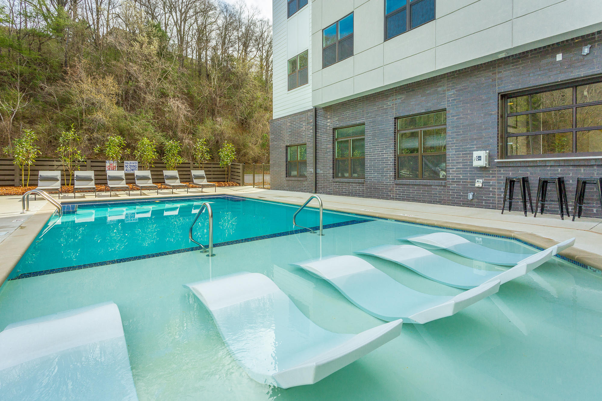 782 Riverfront Parkway, 106