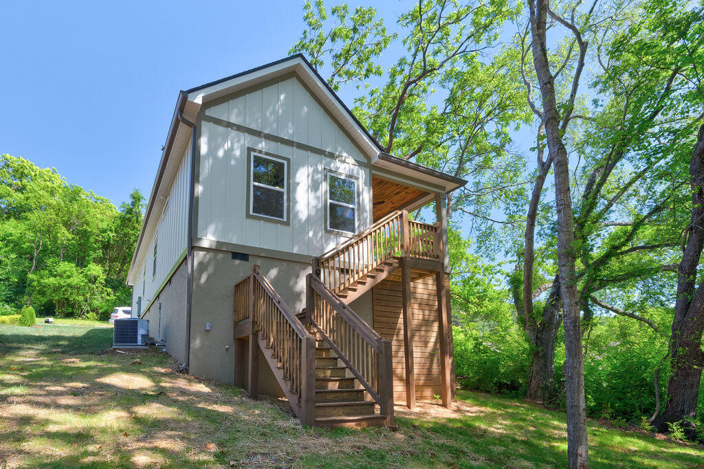 1910 N Chamberlain Avenue