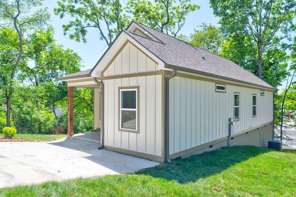 1910 N Chamberlain Avenue