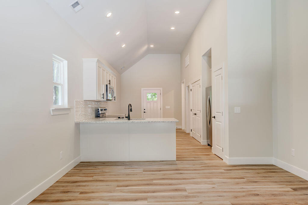 1910 N Chamberlain Avenue