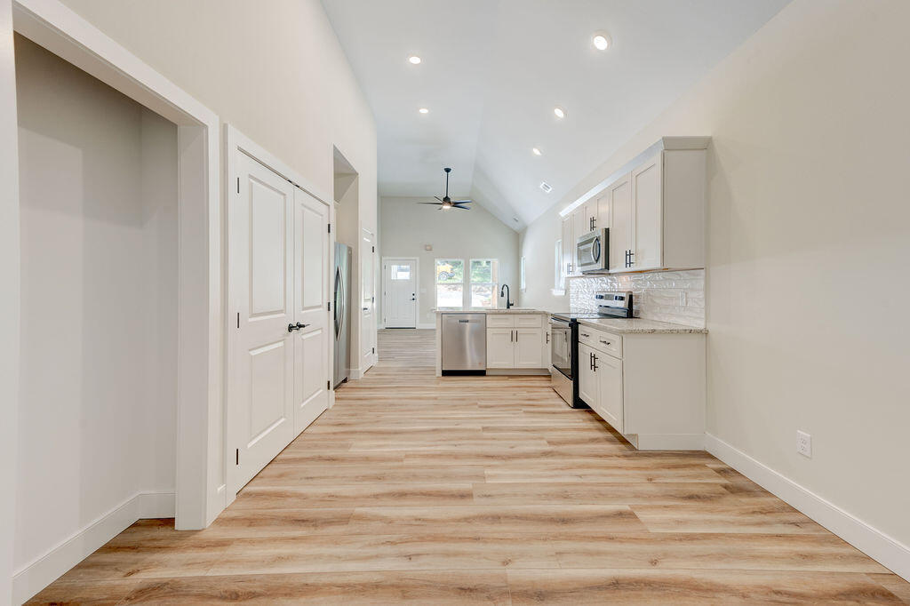 1910 N Chamberlain Avenue