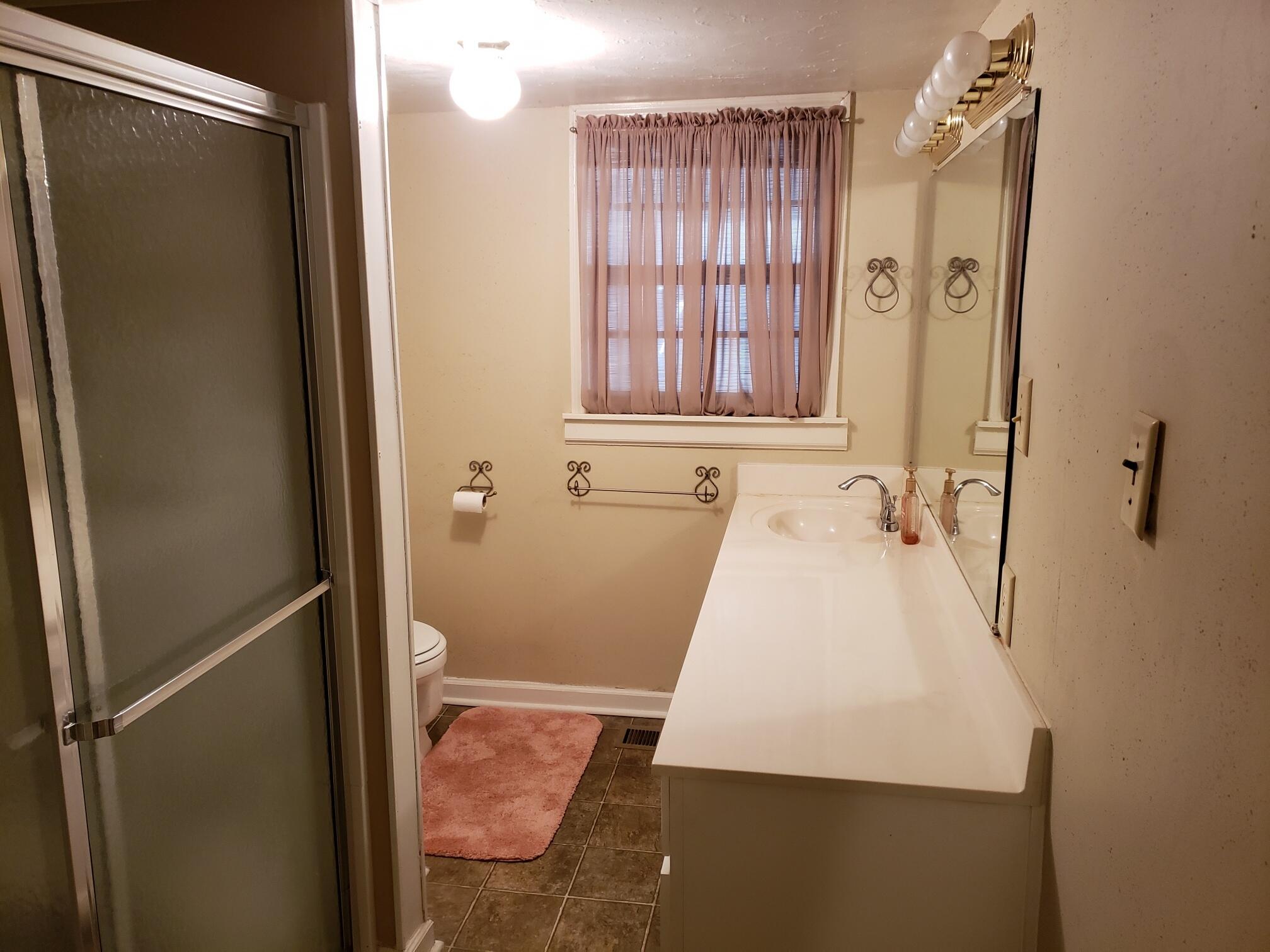1026 E Villanow Street, LaFayette