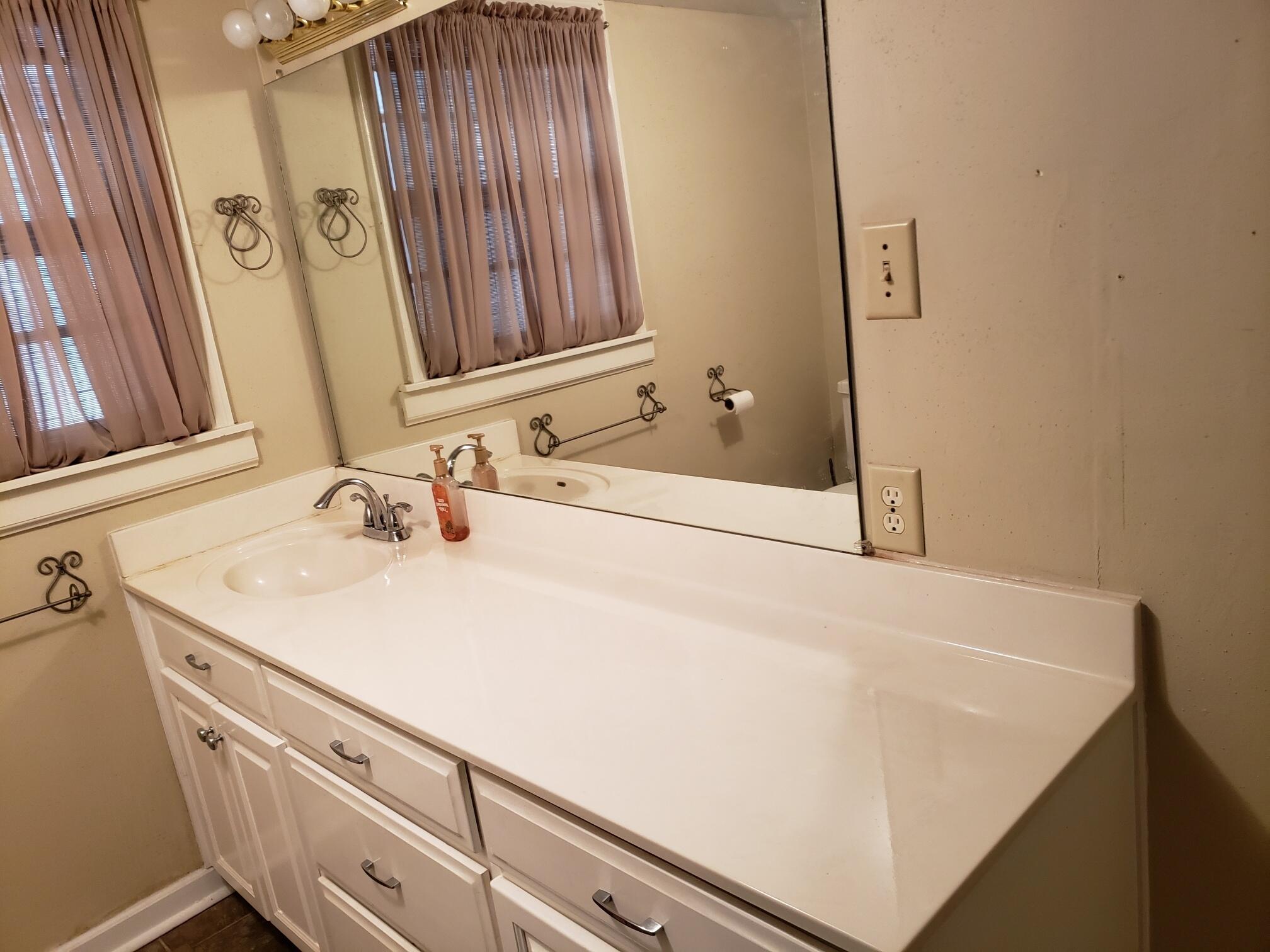 1026 E Villanow Street, LaFayette
