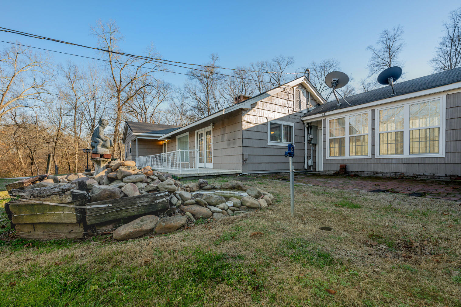 324 Five Points Road