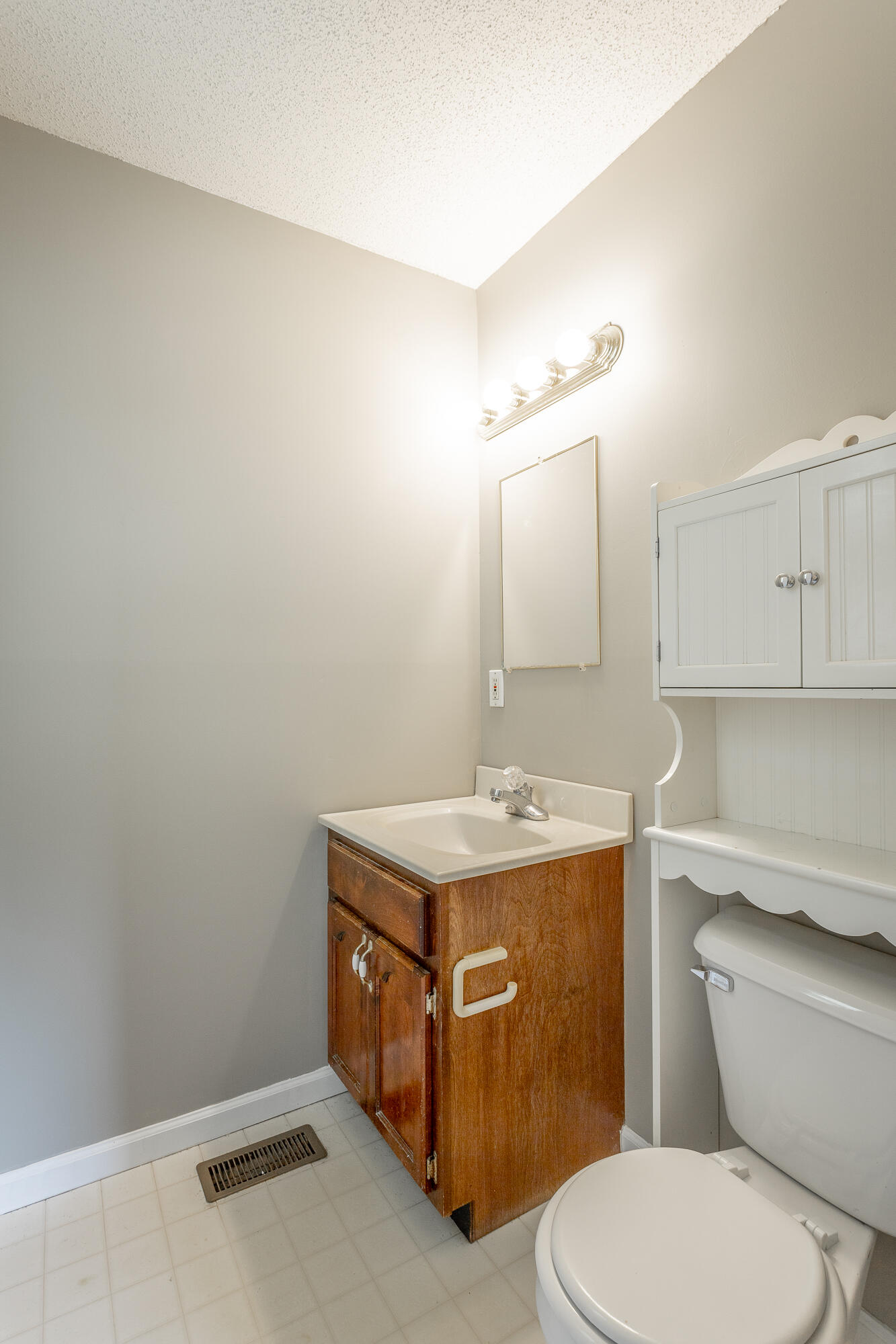 6827 Hillside Bend Trail