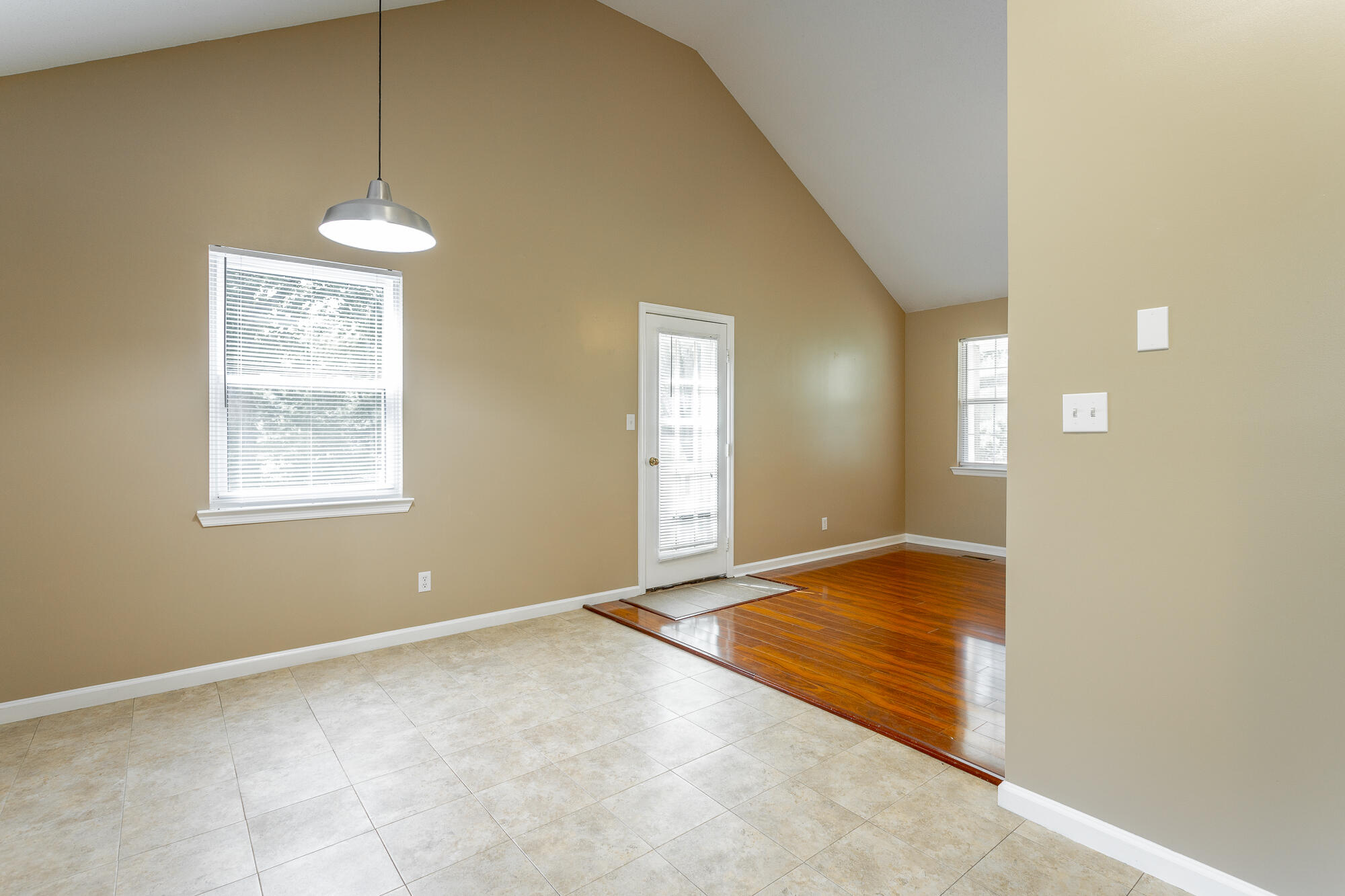 6827 Hillside Bend Trail