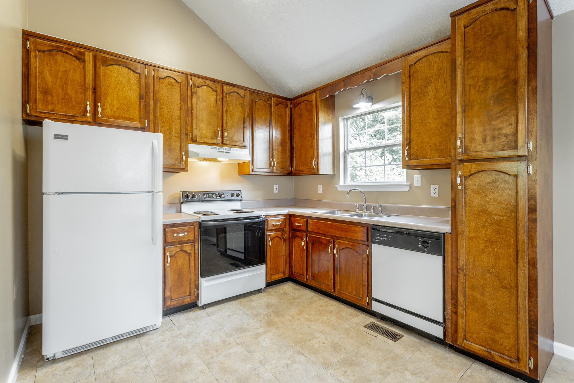 6827 Hillside Bend Trail