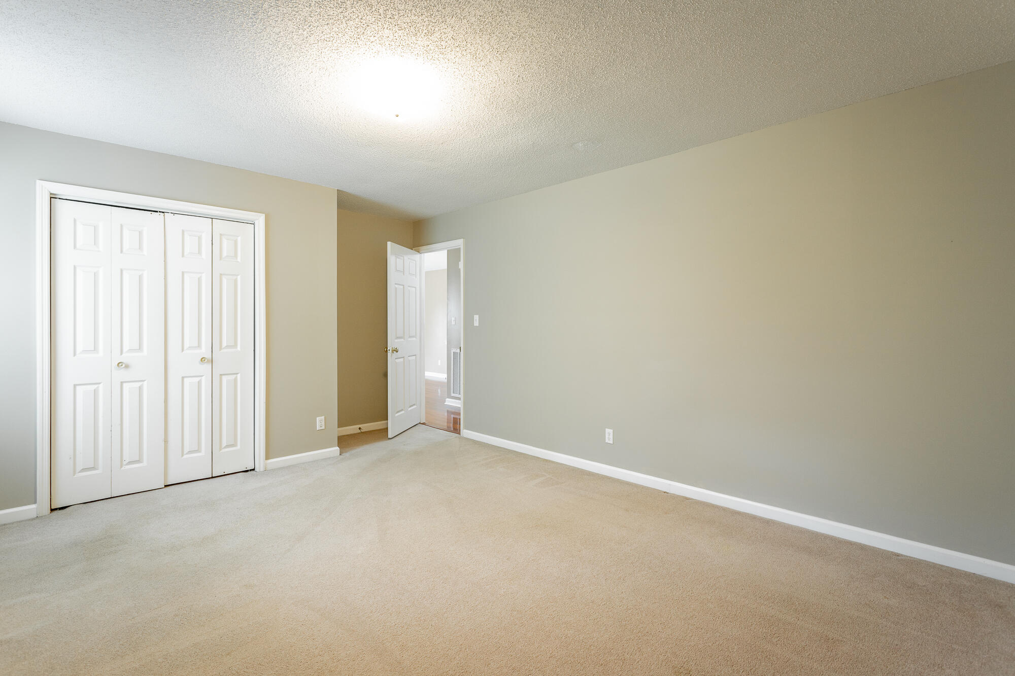 6827 Hillside Bend Trail