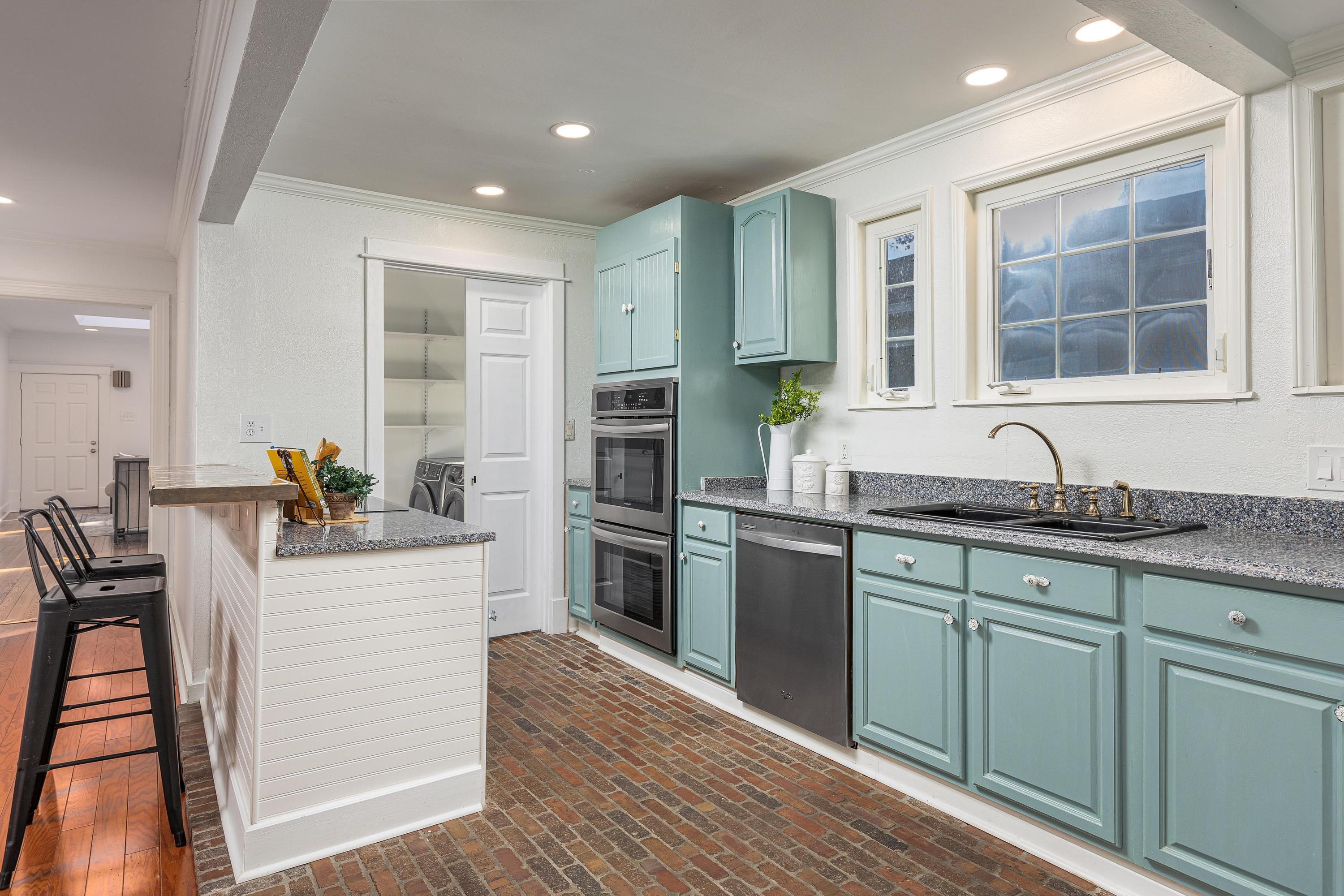 709 Mt Vernon Avenue