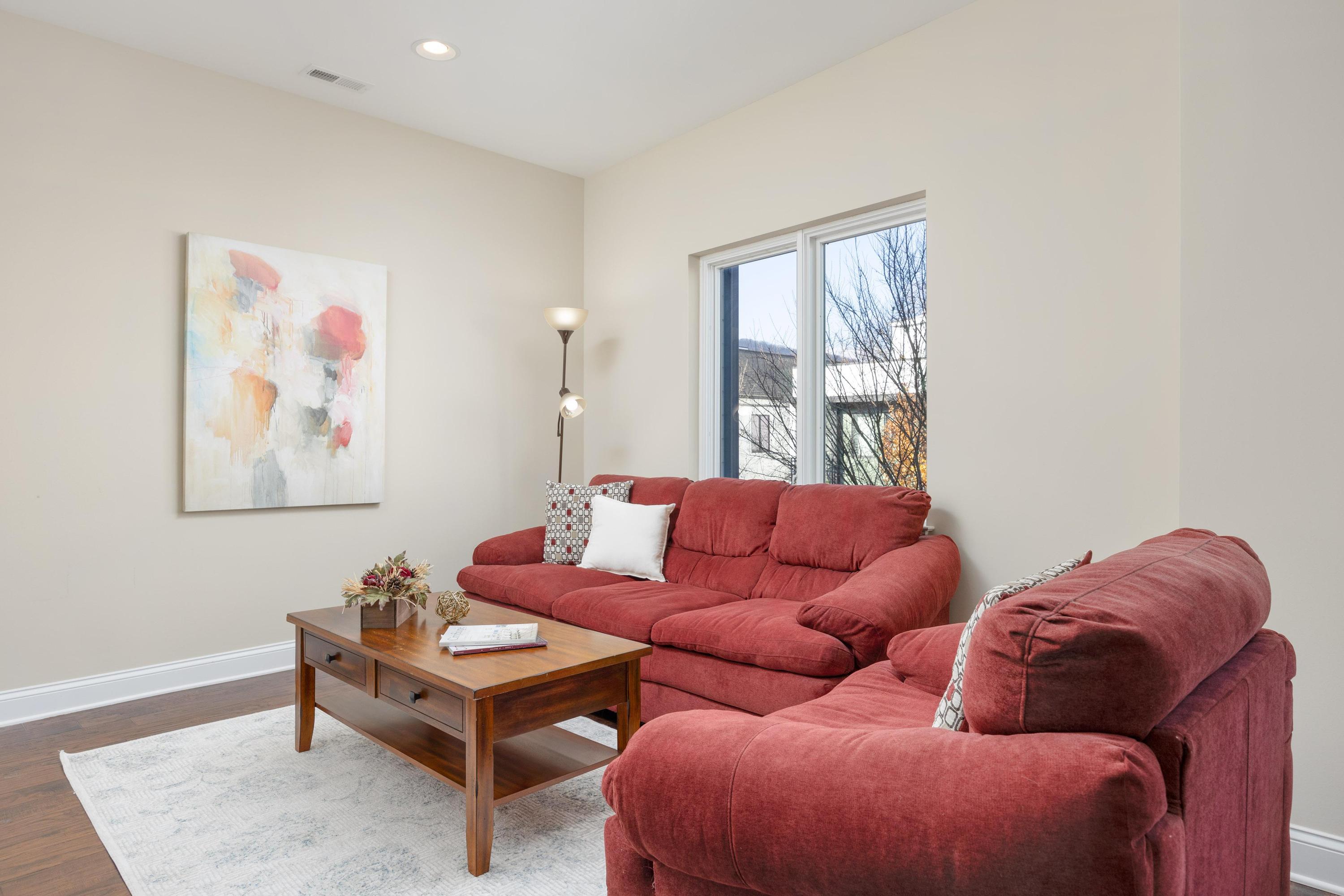 3075 Saint Elmo Avenue