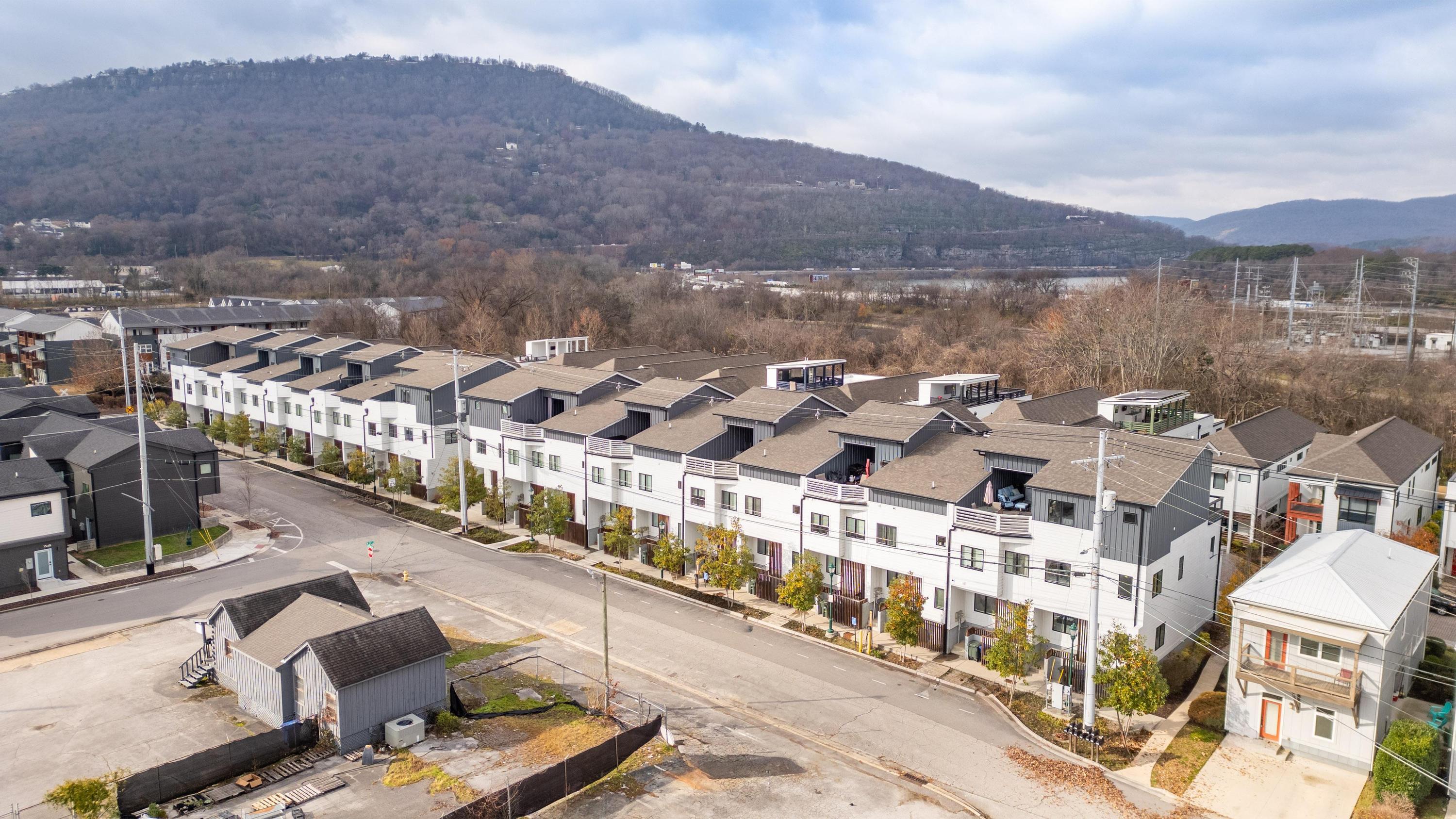 3075 Saint Elmo Avenue