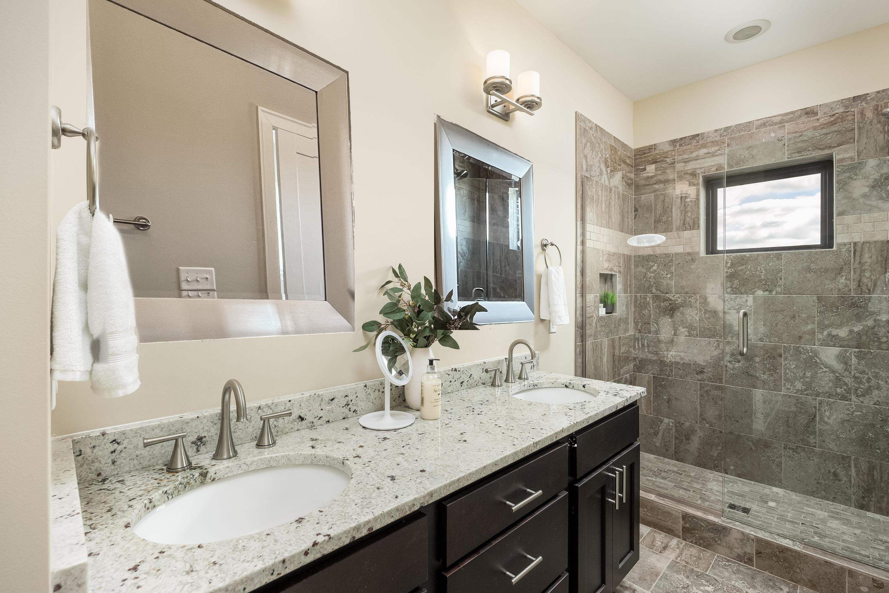 3075 Saint Elmo Avenue