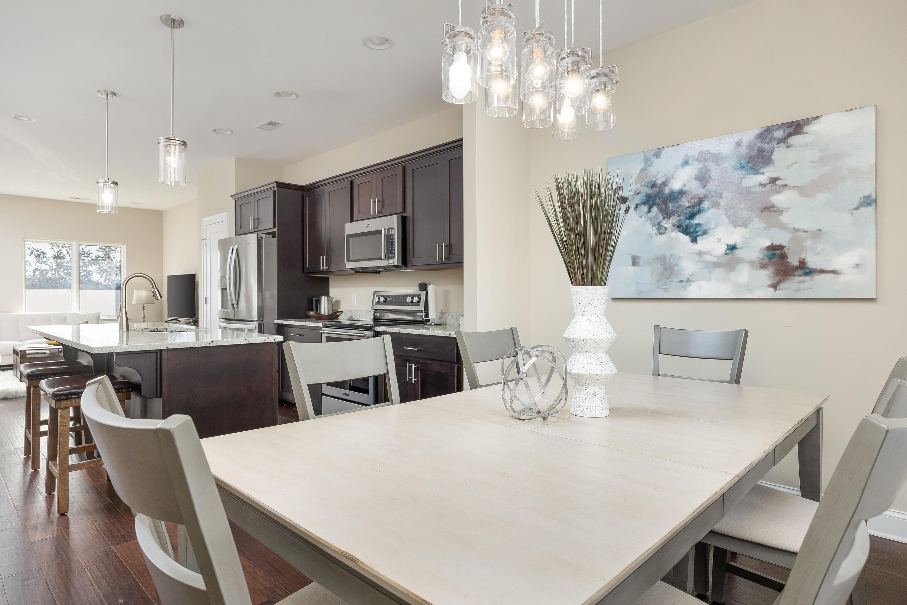 3075 Saint Elmo Avenue