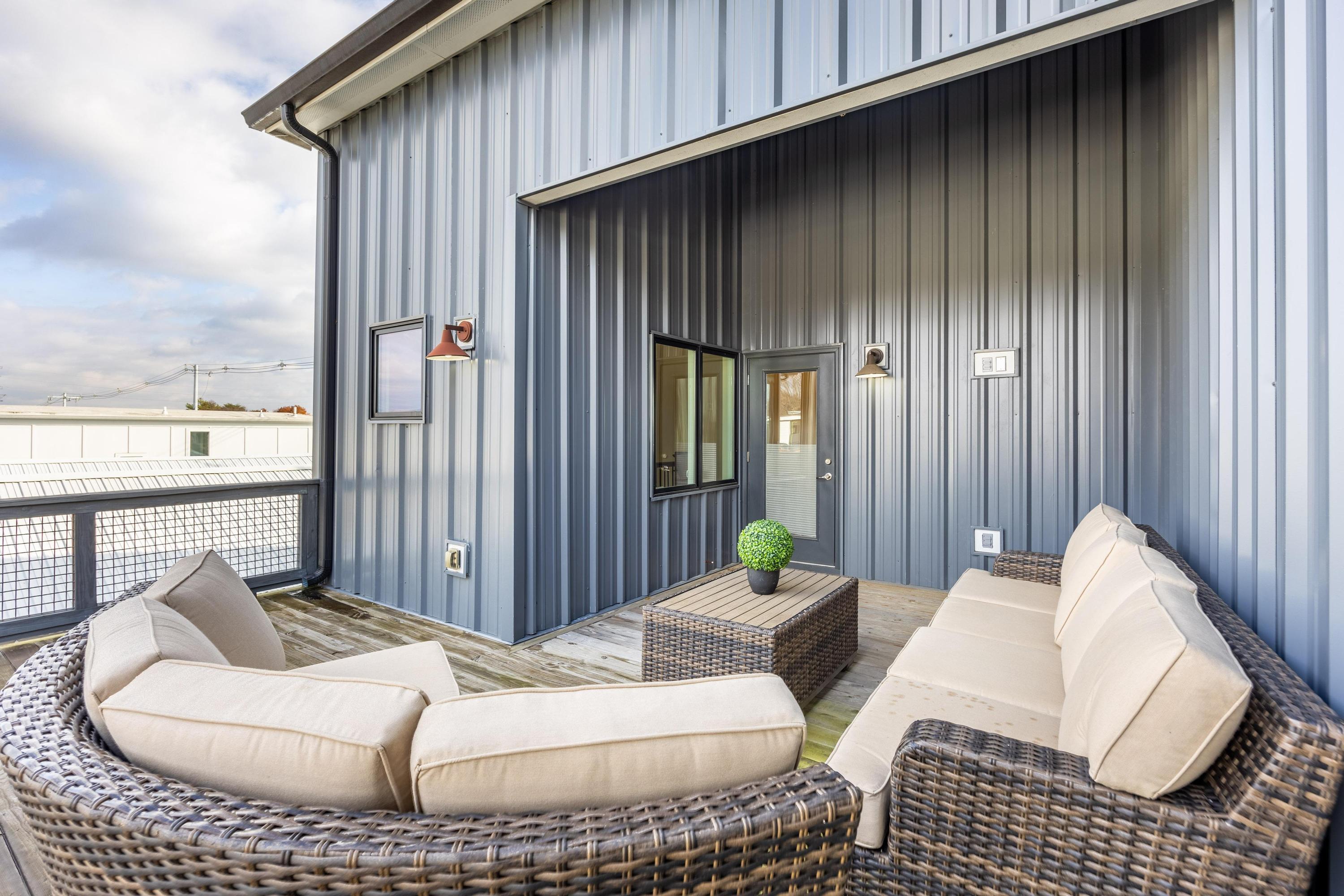 3075 Saint Elmo Avenue