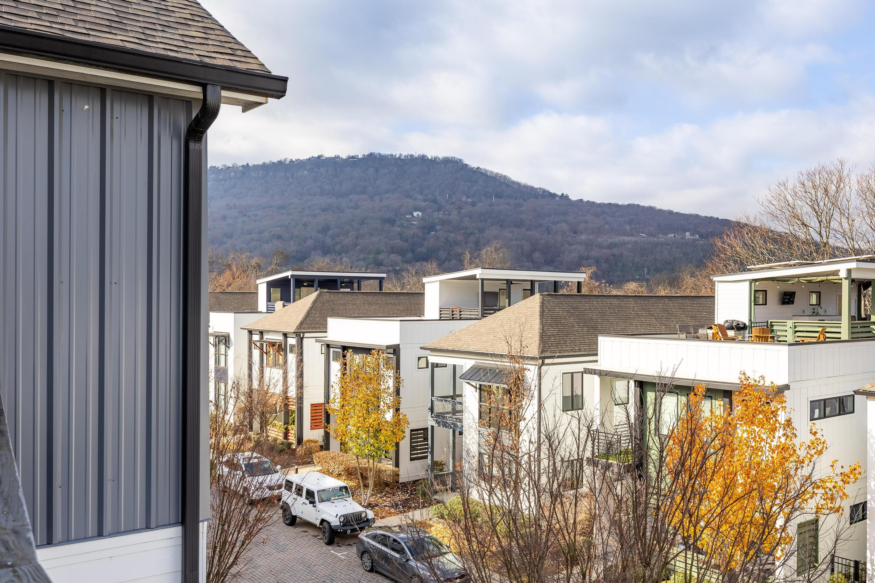 3075 Saint Elmo Avenue