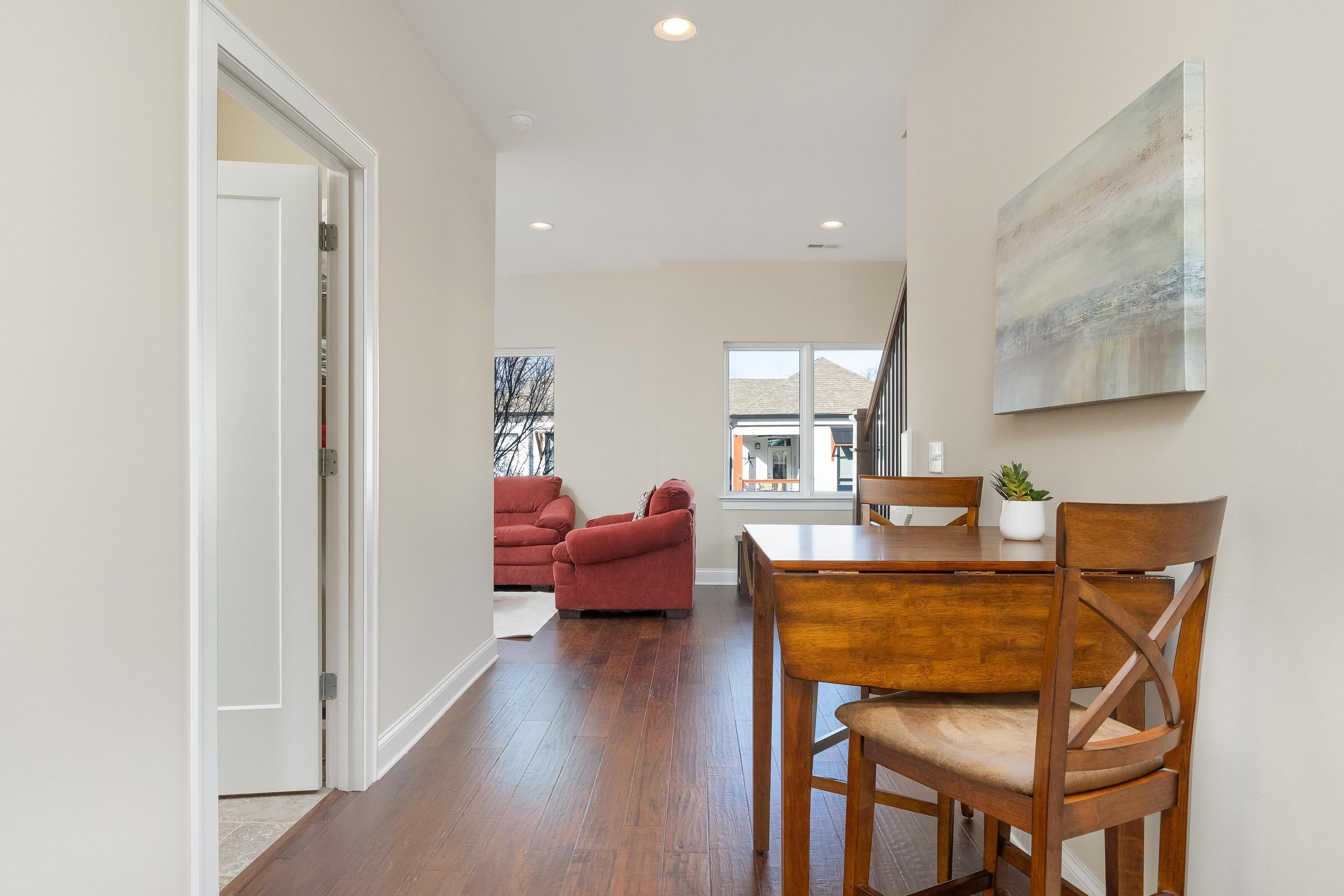 3075 Saint Elmo Avenue