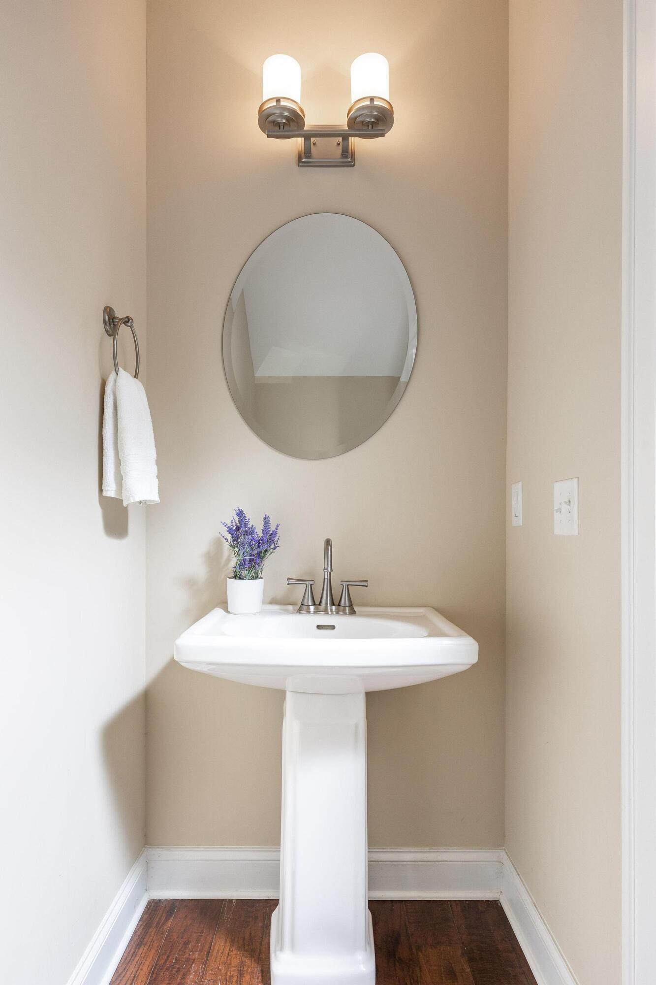 3075 Saint Elmo Avenue