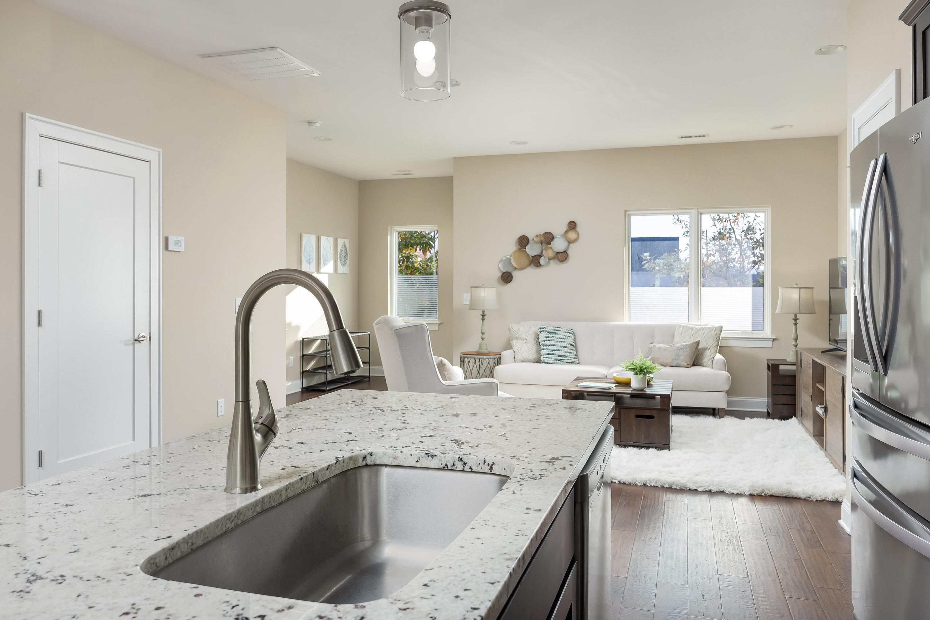 3075 Saint Elmo Avenue