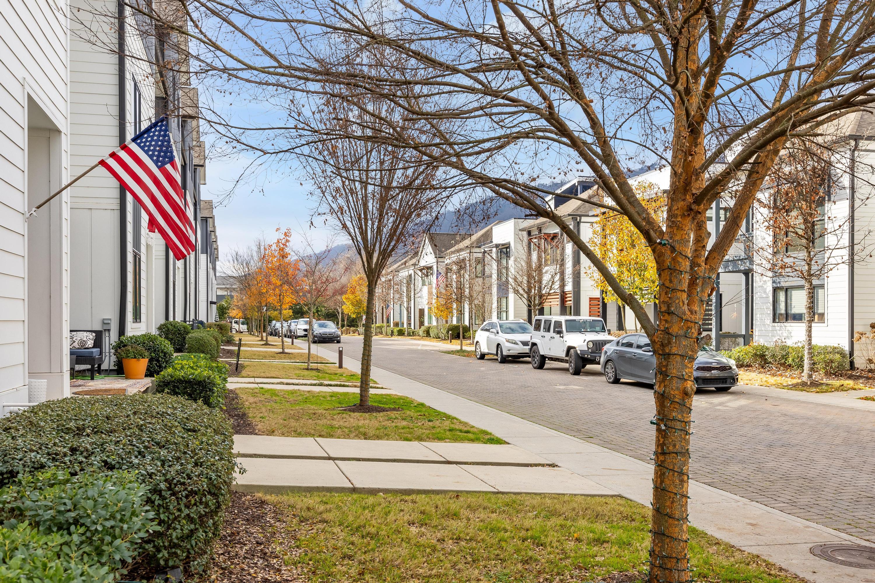 3075 Saint Elmo Avenue