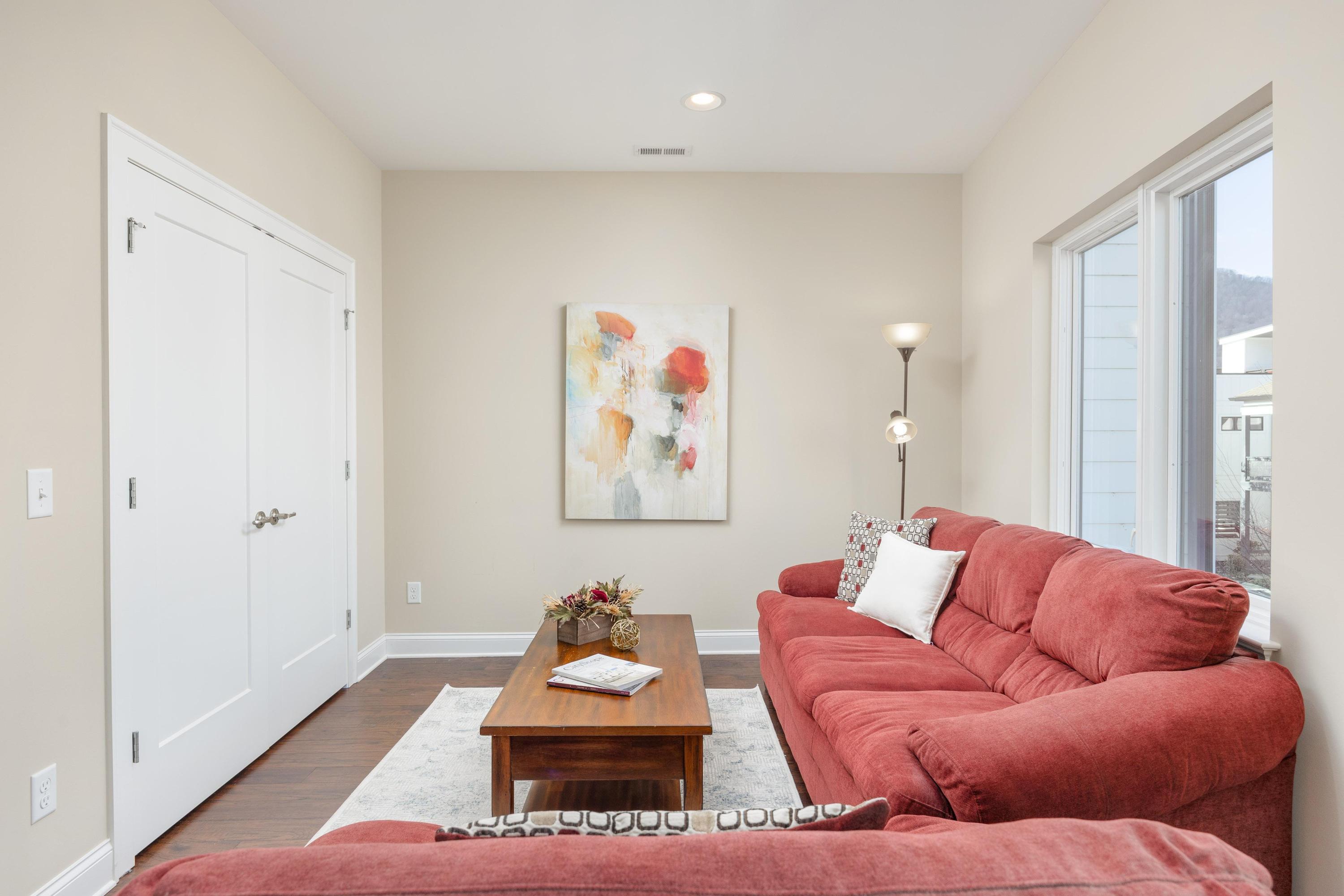 3075 Saint Elmo Avenue