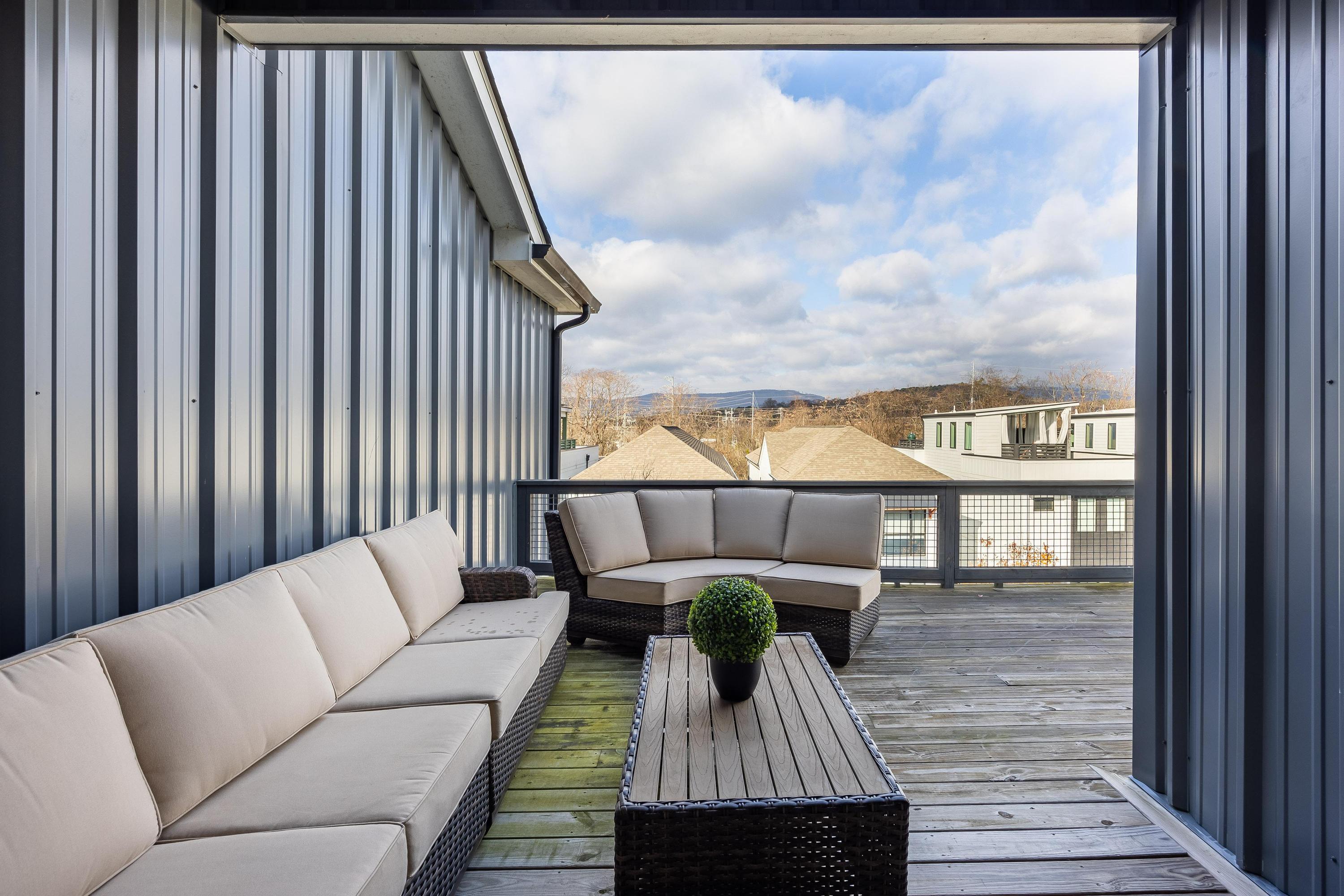 3075 Saint Elmo Avenue