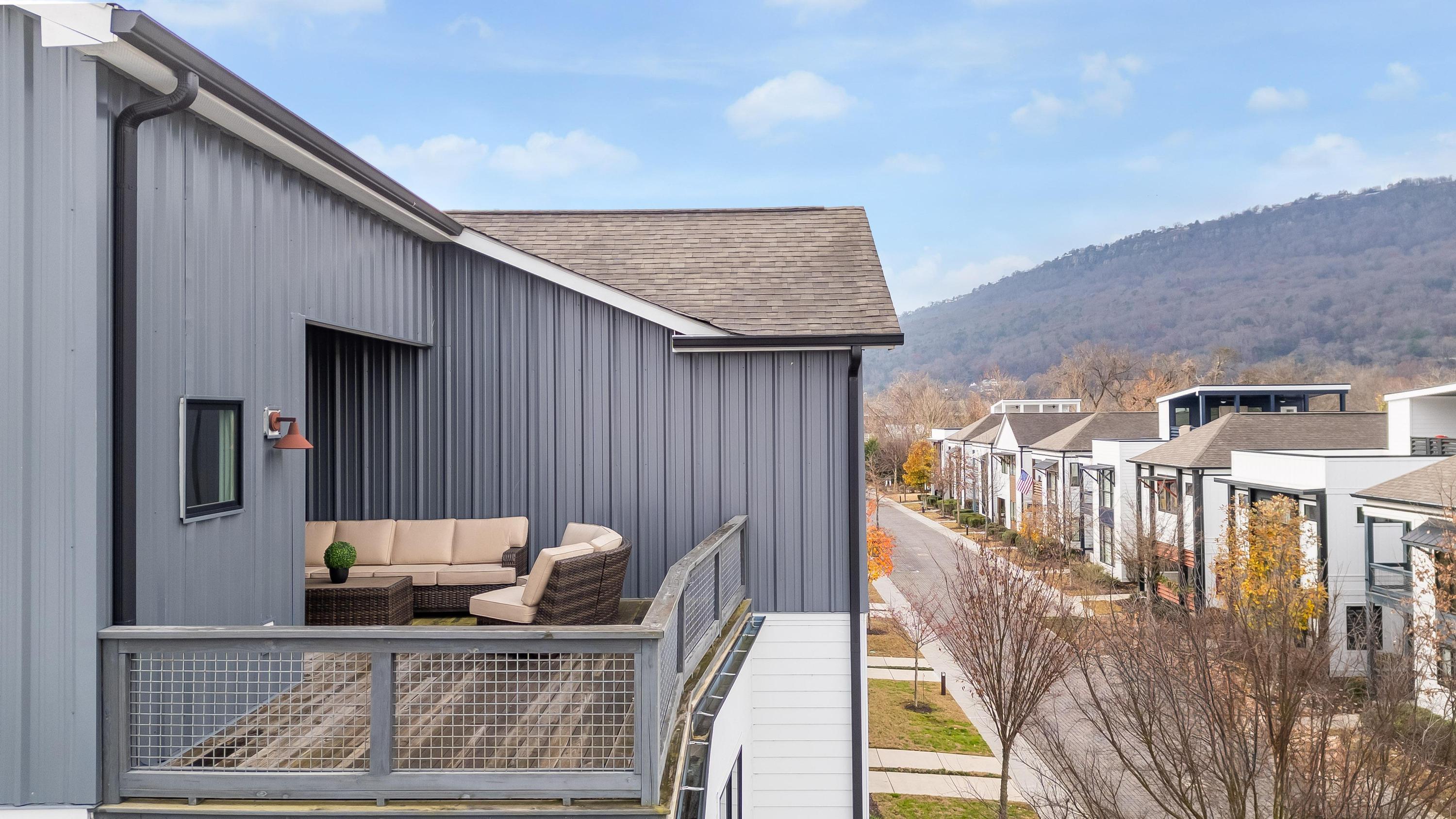 3075 Saint Elmo Avenue